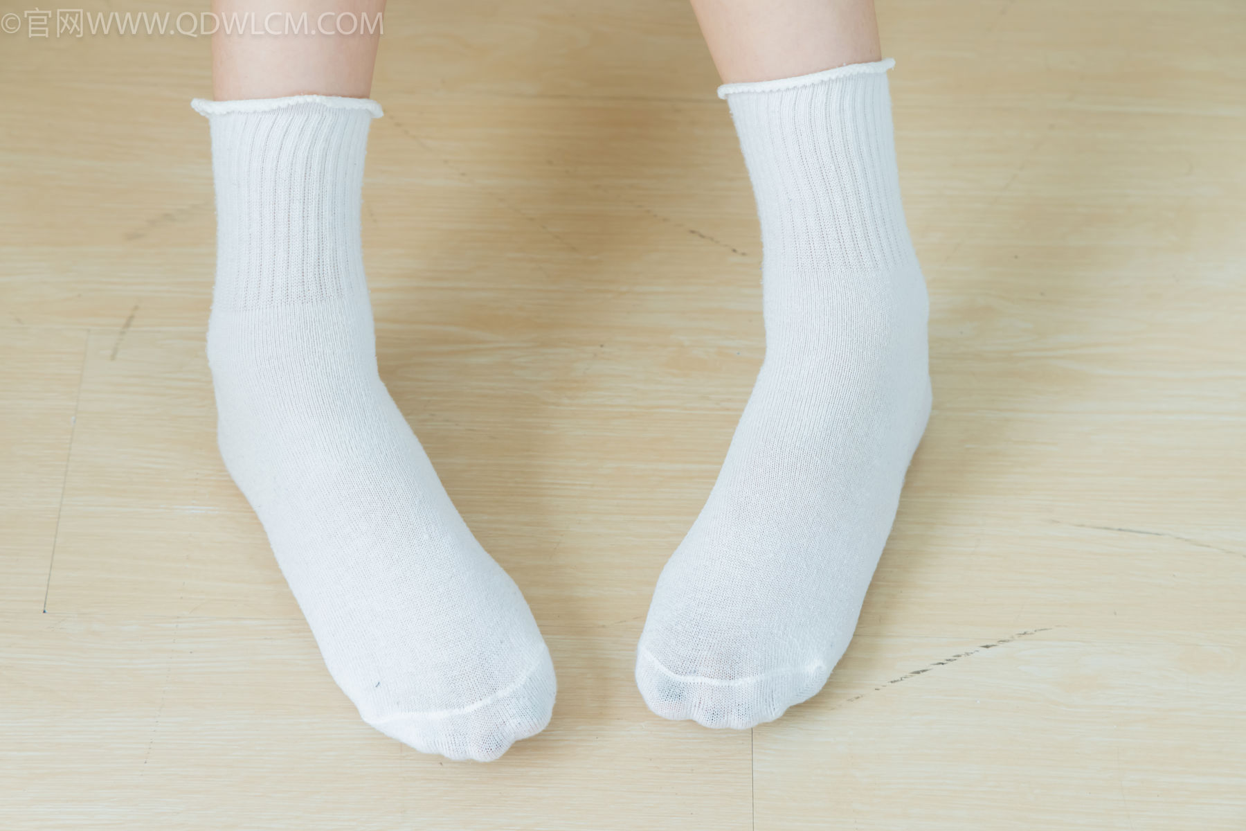 物恋传媒 No.2489 南南 - 板鞋、白棉袜、裸足/(150P)