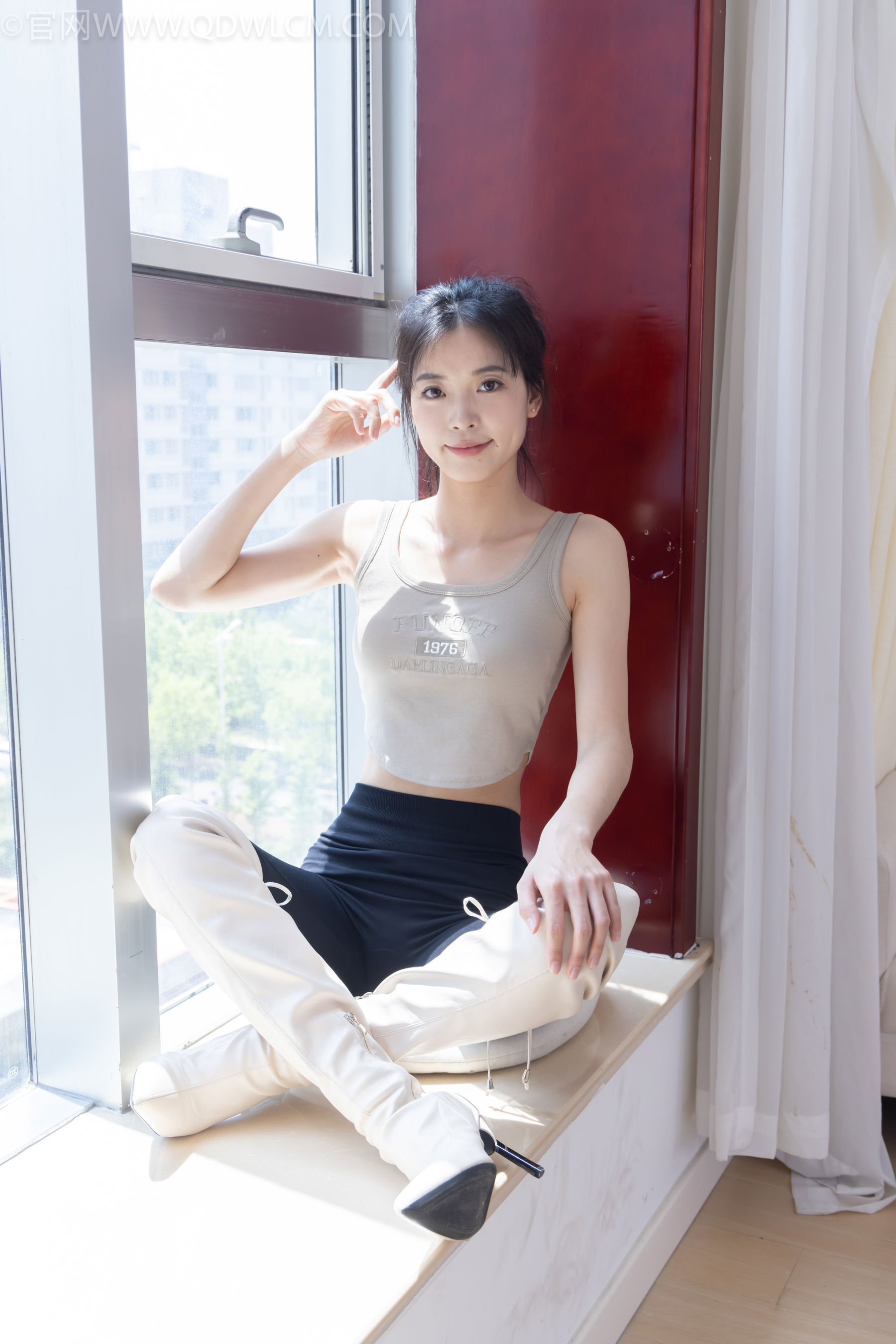 物恋传媒 No.2490 茯苓 - 长靴、白棉袜、裸足/(180P)