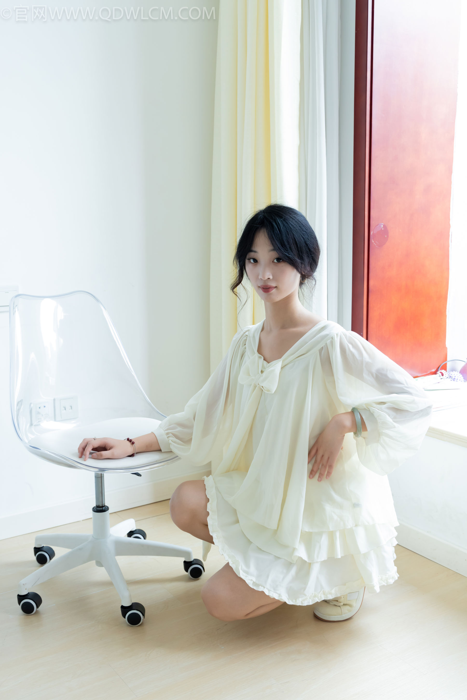 物恋传媒 No.2489 南南 - 板鞋、白棉袜、裸足/(150P)