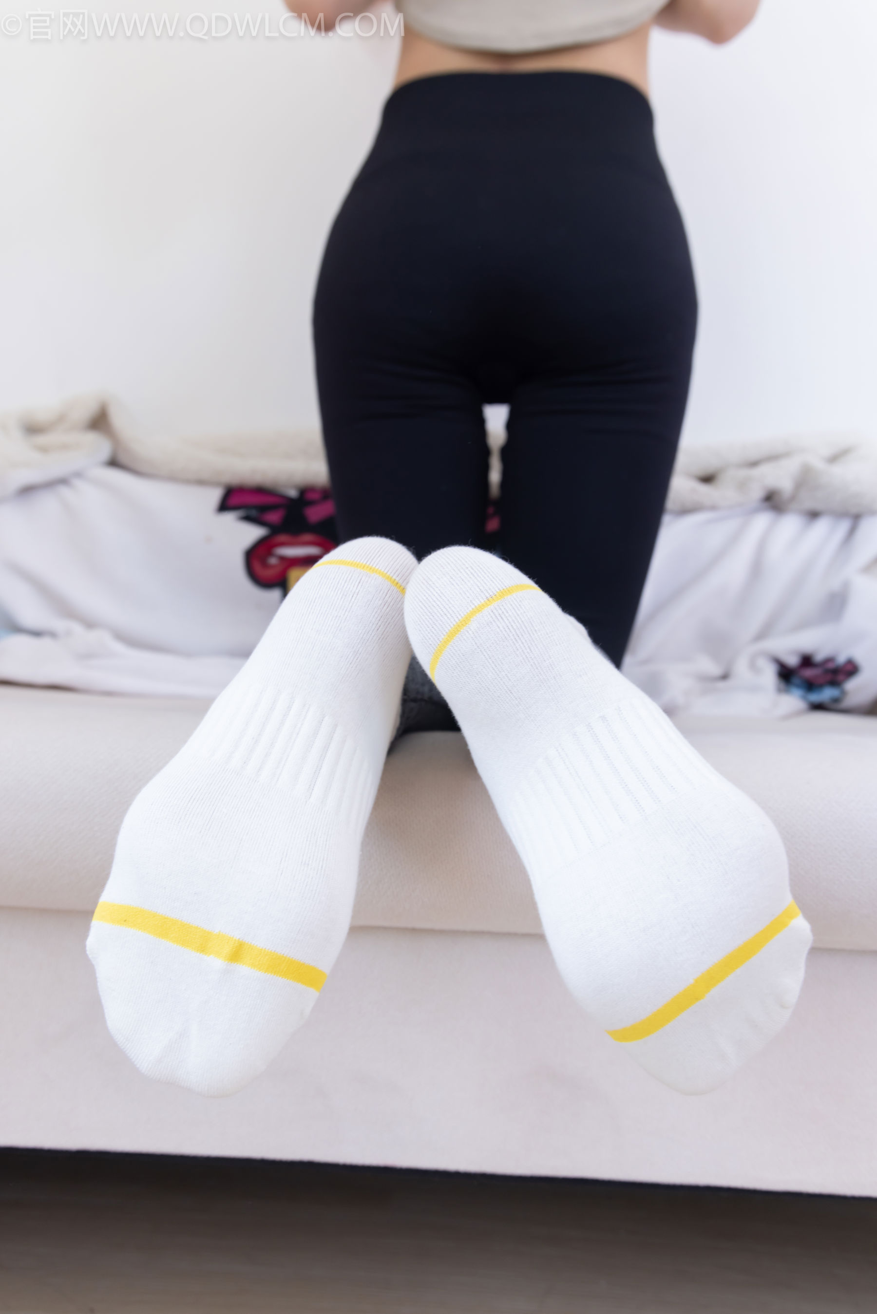 物恋传媒 No.2490 茯苓 - 长靴、白棉袜、裸足/(180P)