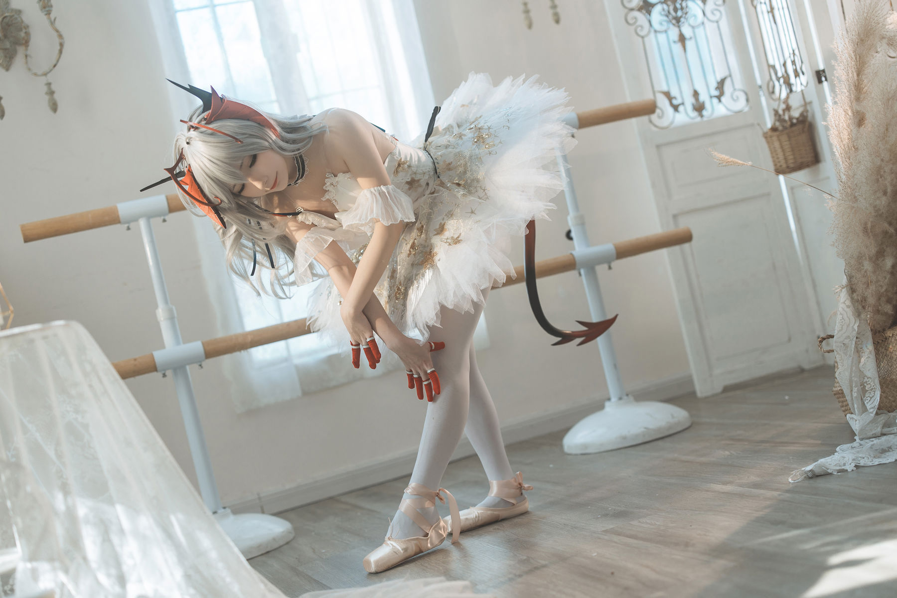 是三不是世w - 明日方舟 W 芭蕾/(27P)