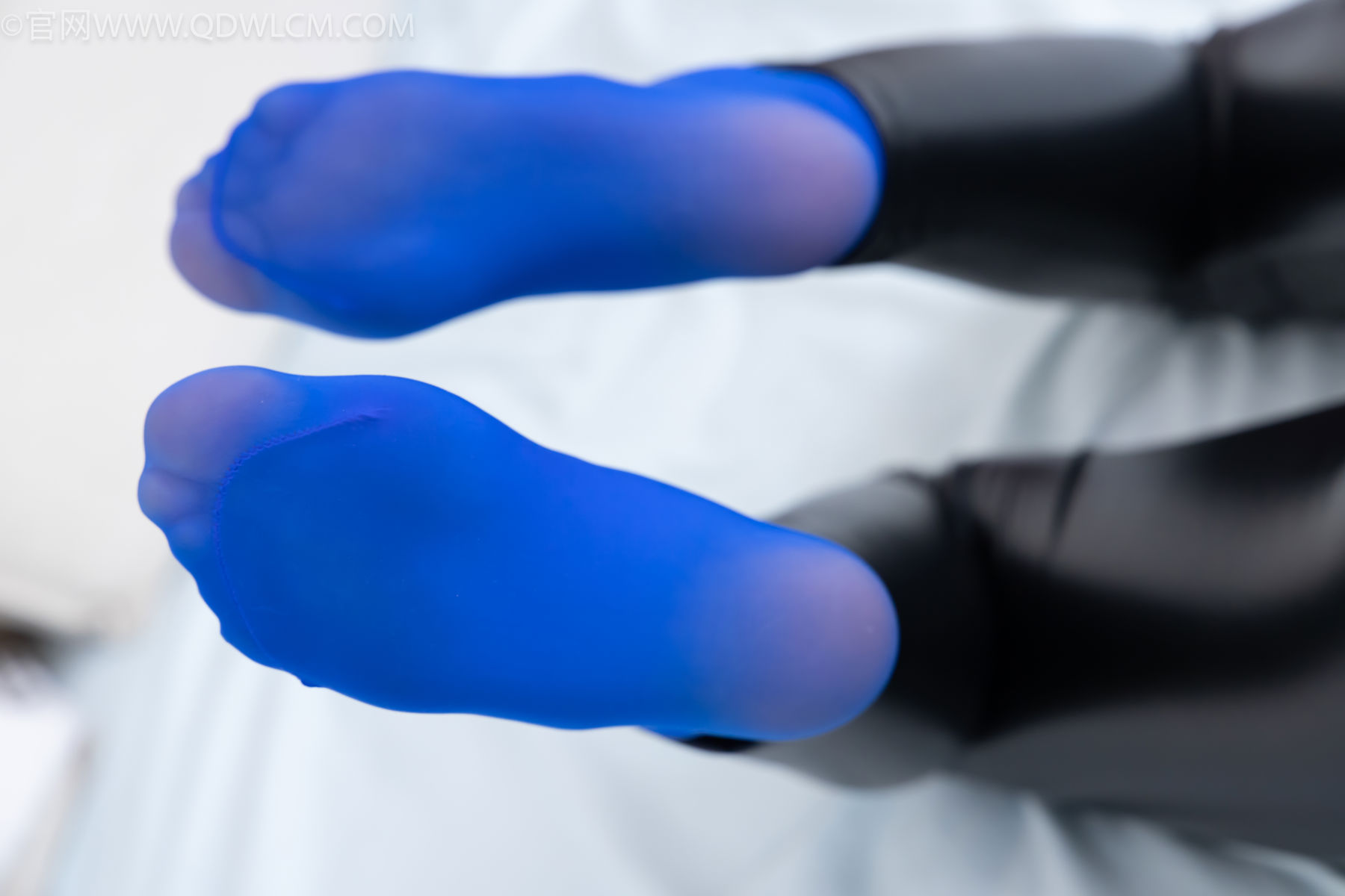 物恋传媒 No.2491 泡泡 - 皮鞋、薄蓝丝、皮裤裤里丝/(190P)