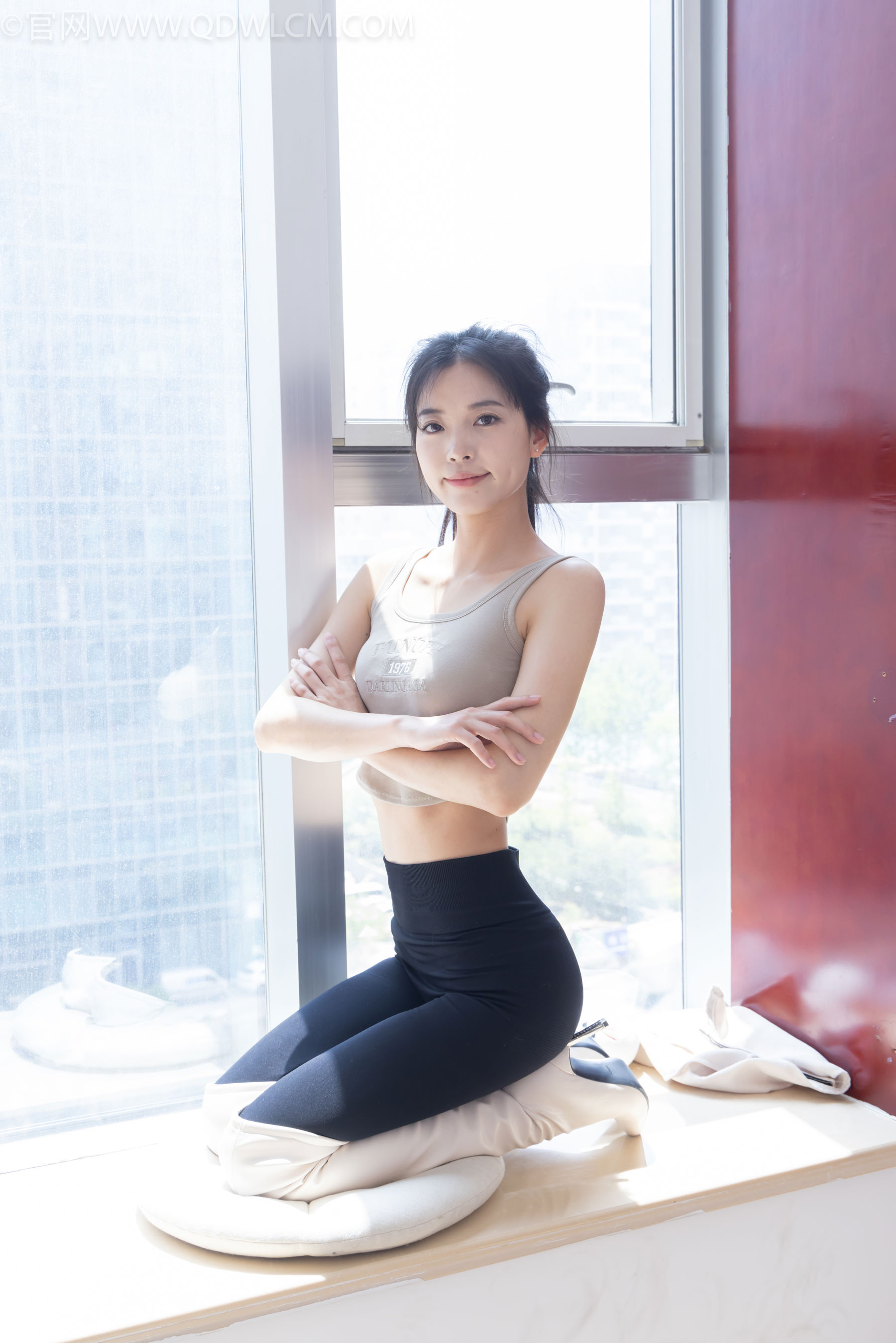 物恋传媒 No.2490 茯苓 - 长靴、白棉袜、裸足/(180P)