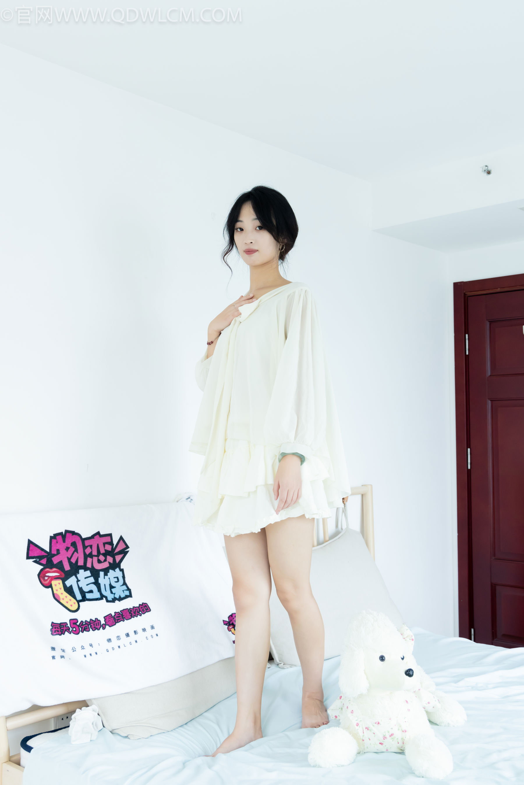 物恋传媒 No.2489 南南 - 板鞋、白棉袜、裸足/(150P)