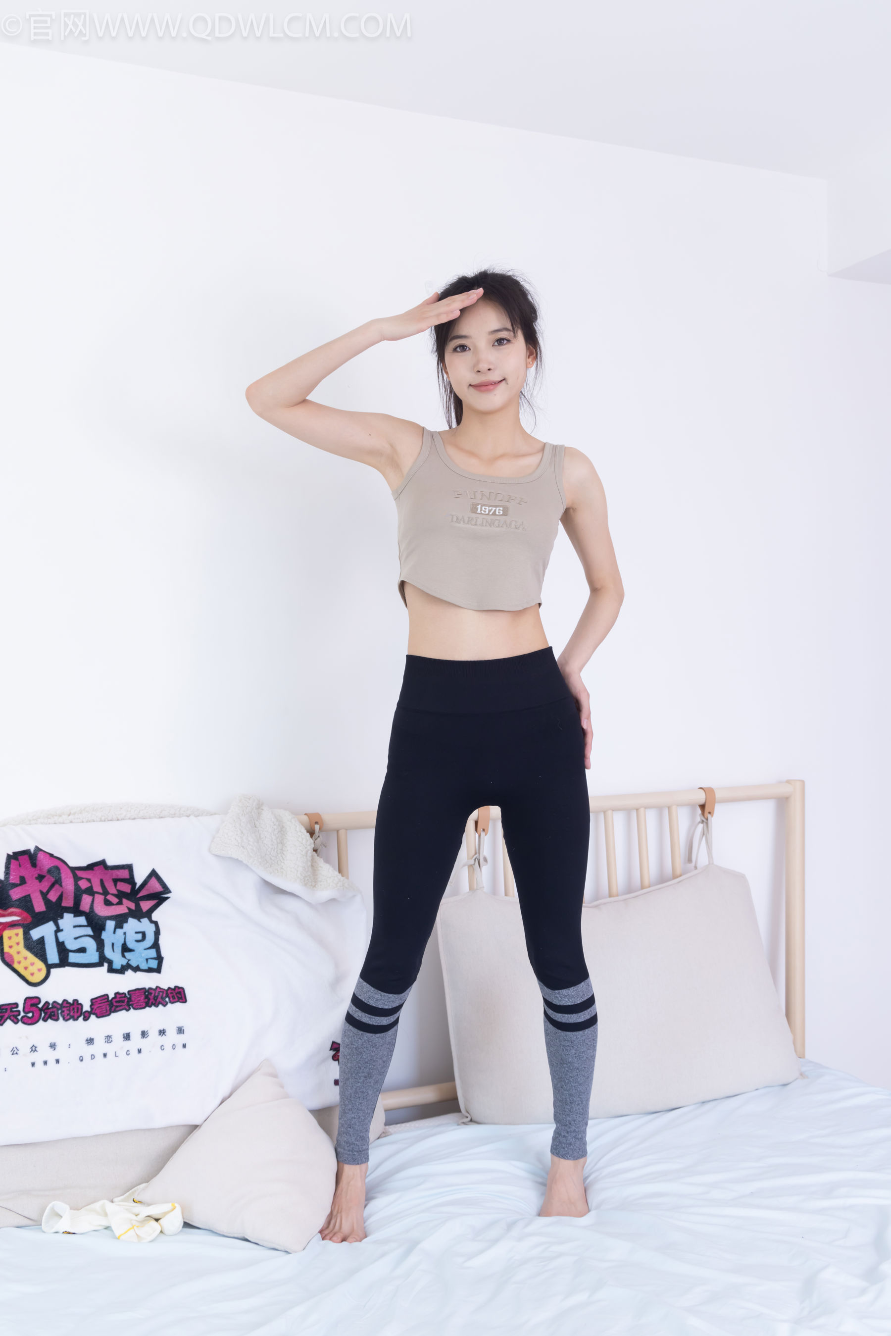 物恋传媒 No.2490 茯苓 - 长靴、白棉袜、裸足/(180P)