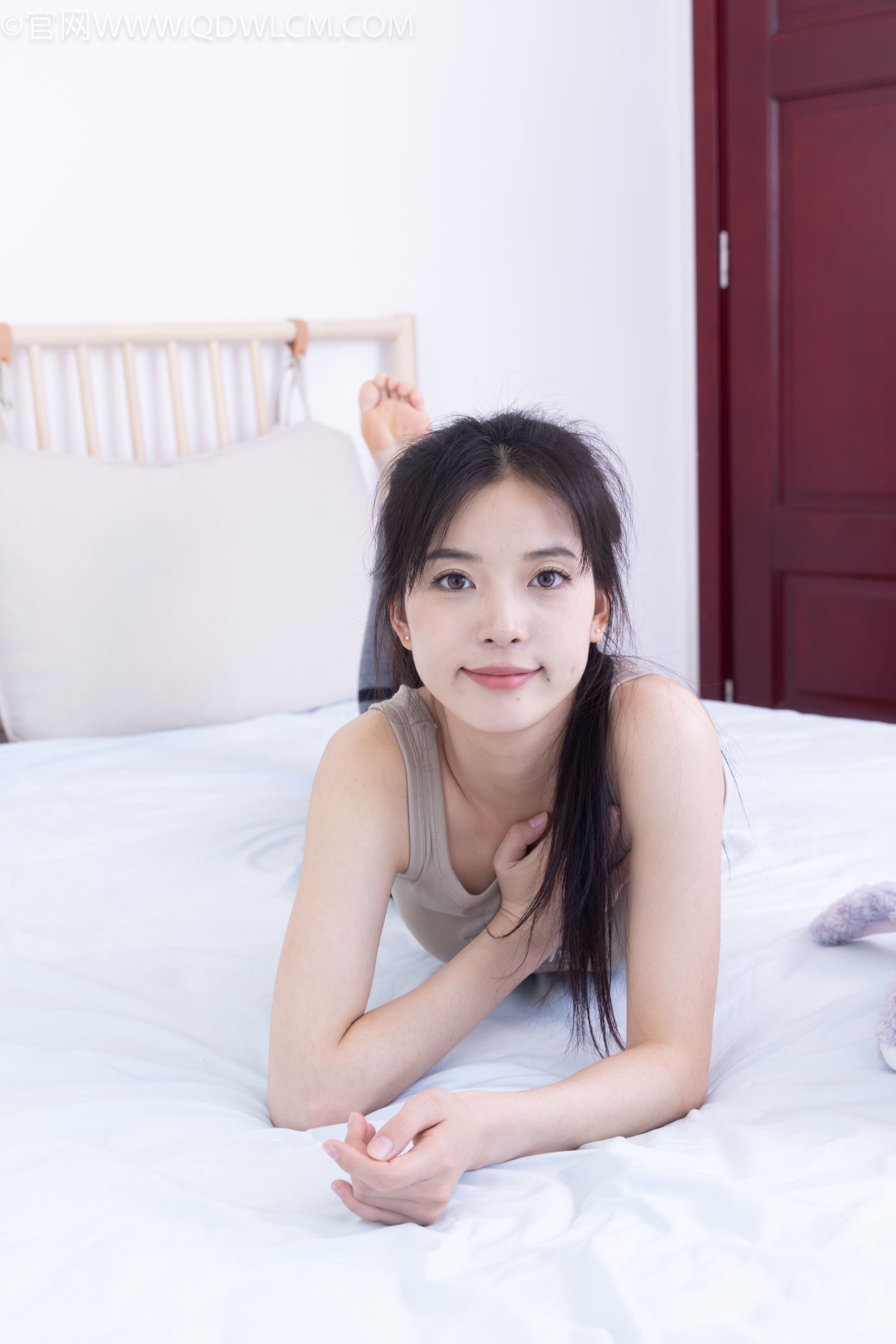 物恋传媒 No.2490 茯苓 - 长靴、白棉袜、裸足/(180P)