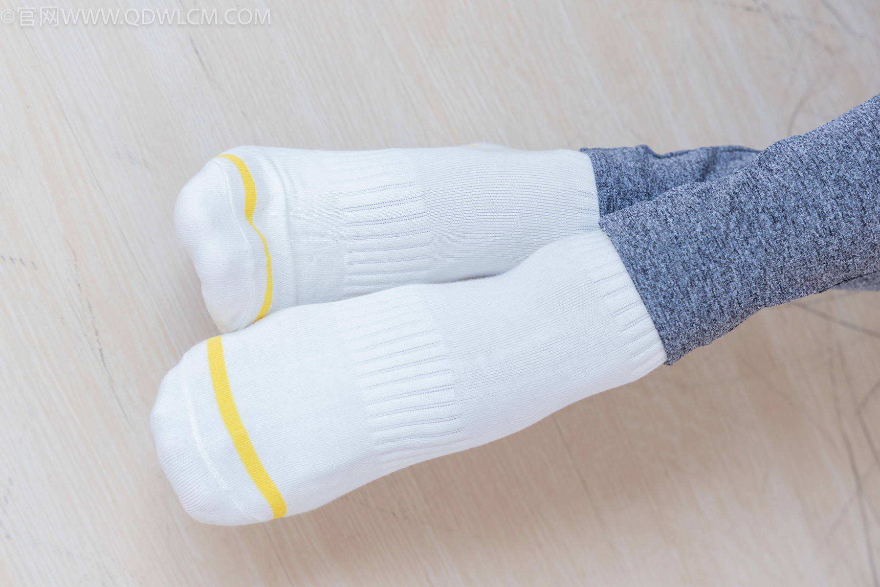 物恋传媒 No.2490 茯苓 - 长靴、白棉袜、裸足/(180P)