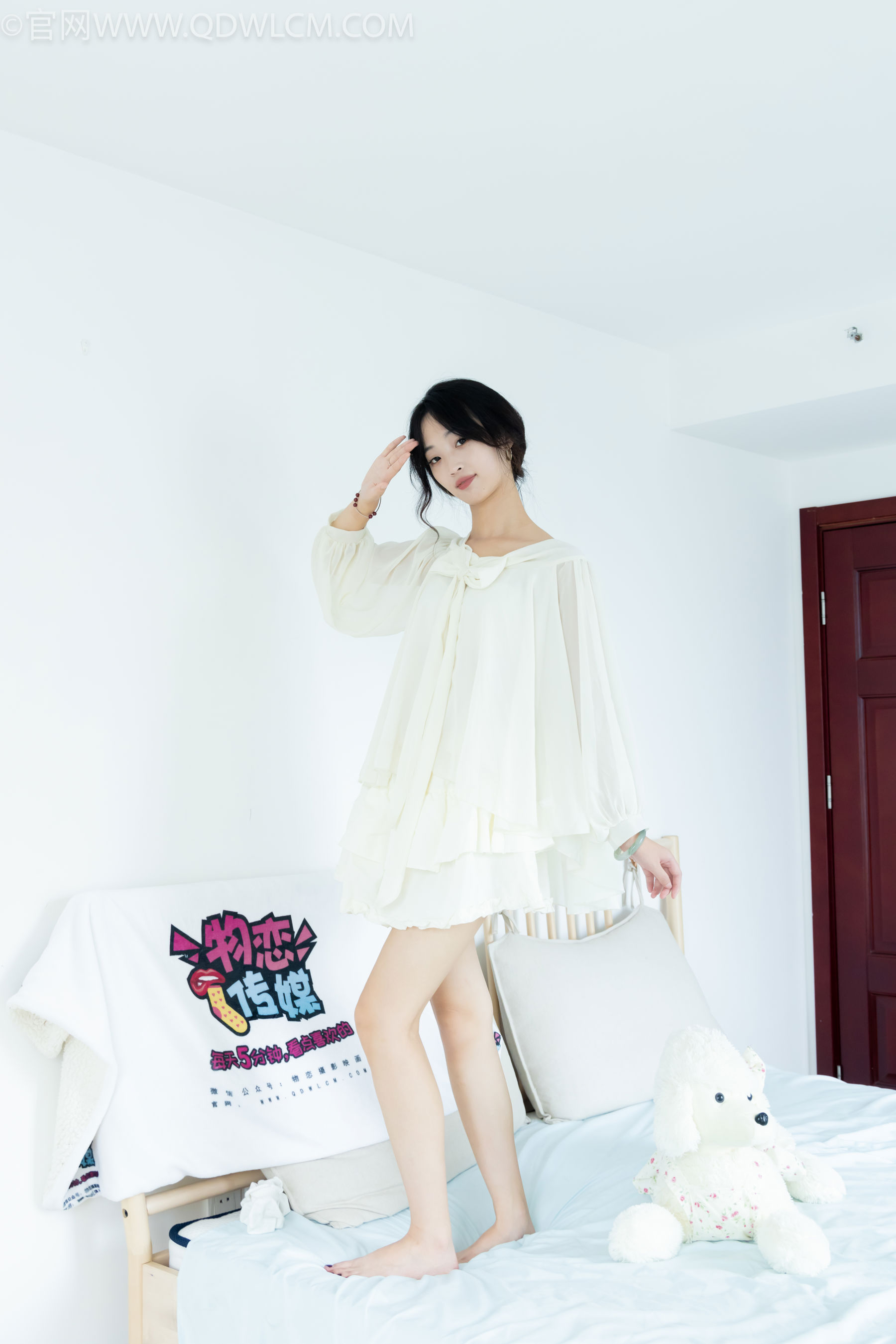 物恋传媒 No.2489 南南 - 板鞋、白棉袜、裸足/(150P)