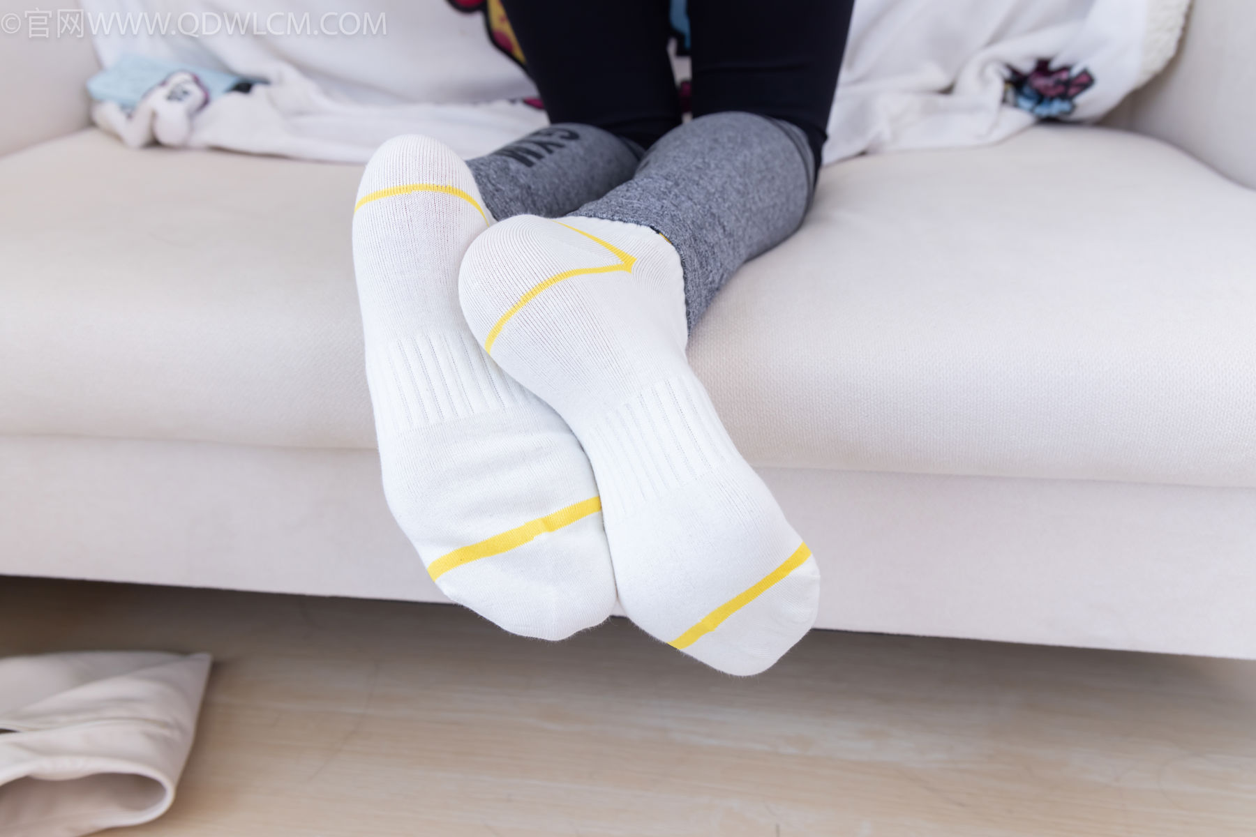 物恋传媒 No.2490 茯苓 - 长靴、白棉袜、裸足/(180P)
