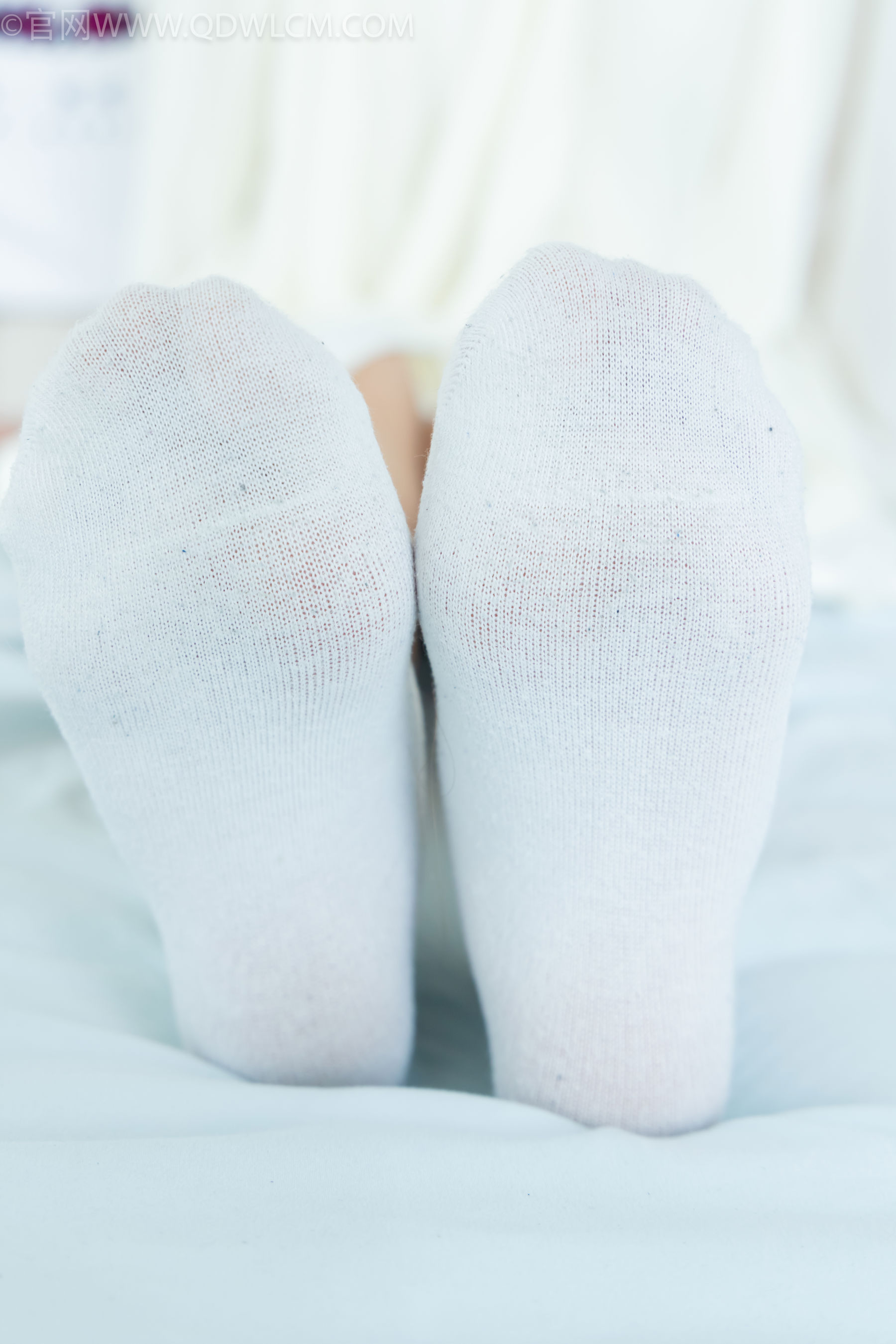 物恋传媒 No.2489 南南 - 板鞋、白棉袜、裸足/(150P)