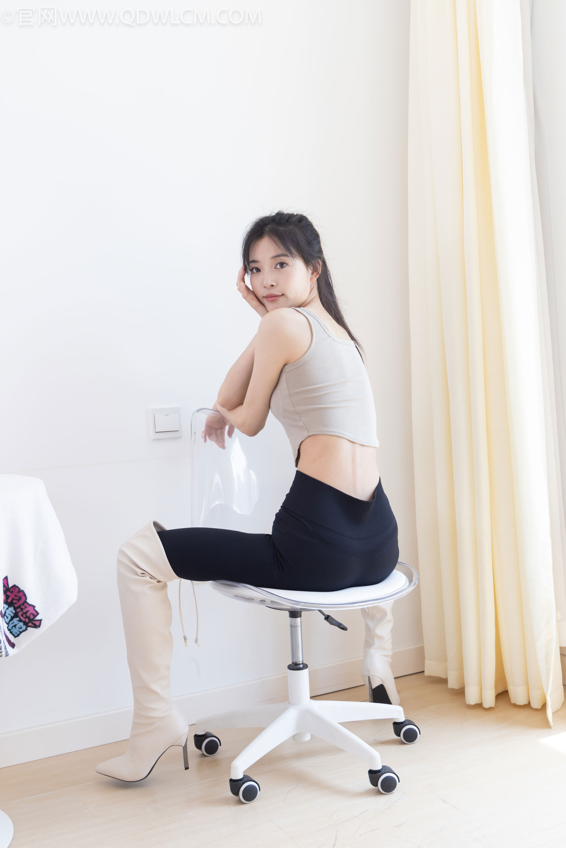 物恋传媒 No.2490 茯苓 - 长靴、白棉袜、裸足/(180P)