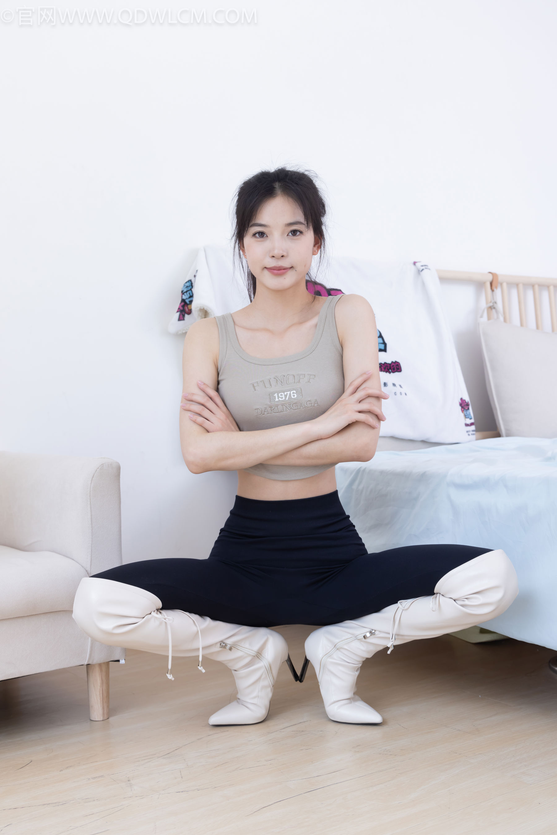 物恋传媒 No.2490 茯苓 - 长靴、白棉袜、裸足/(180P)