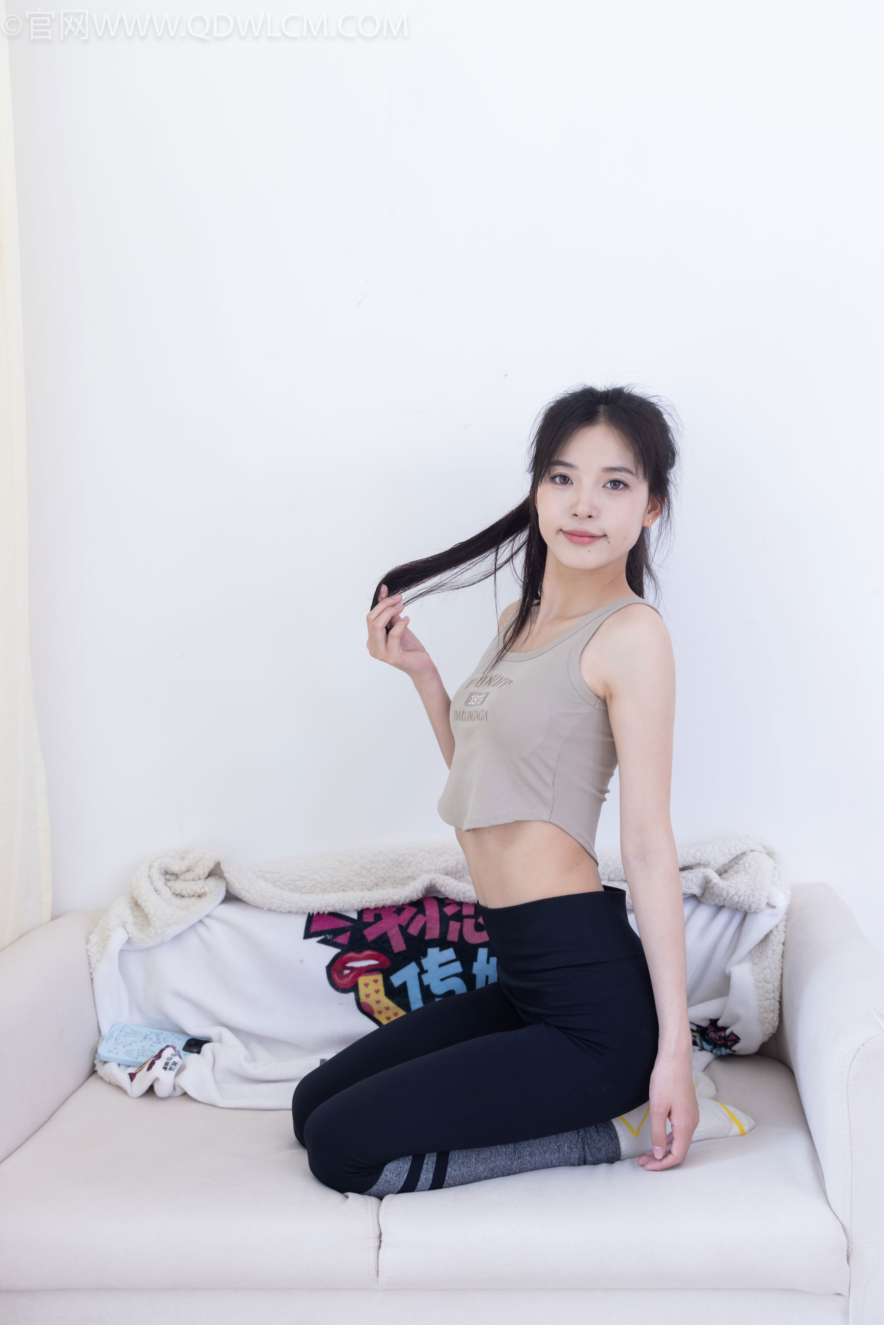 物恋传媒 No.2490 茯苓 - 长靴、白棉袜、裸足/(180P)