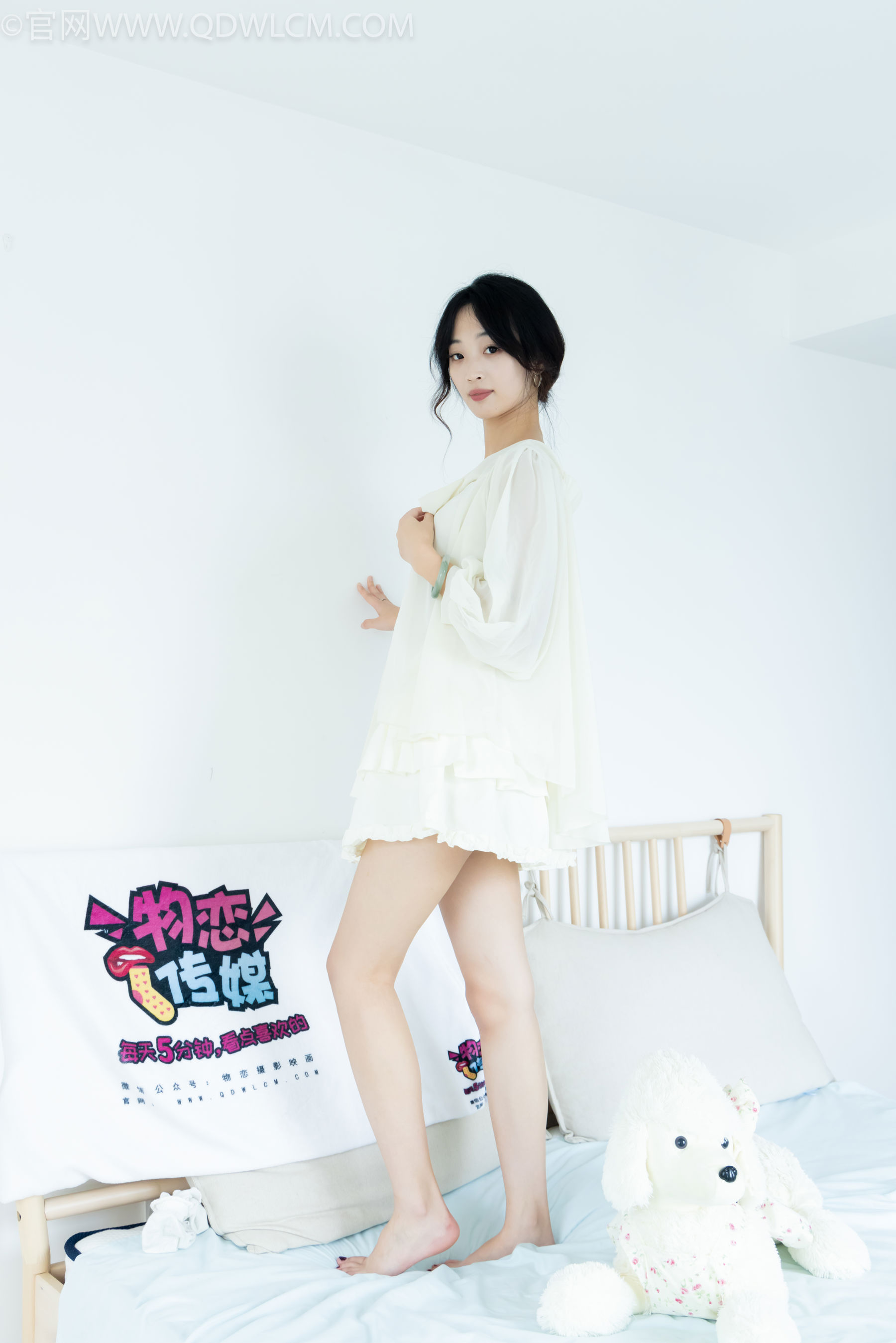 物恋传媒 No.2489 南南 - 板鞋、白棉袜、裸足/(150P)