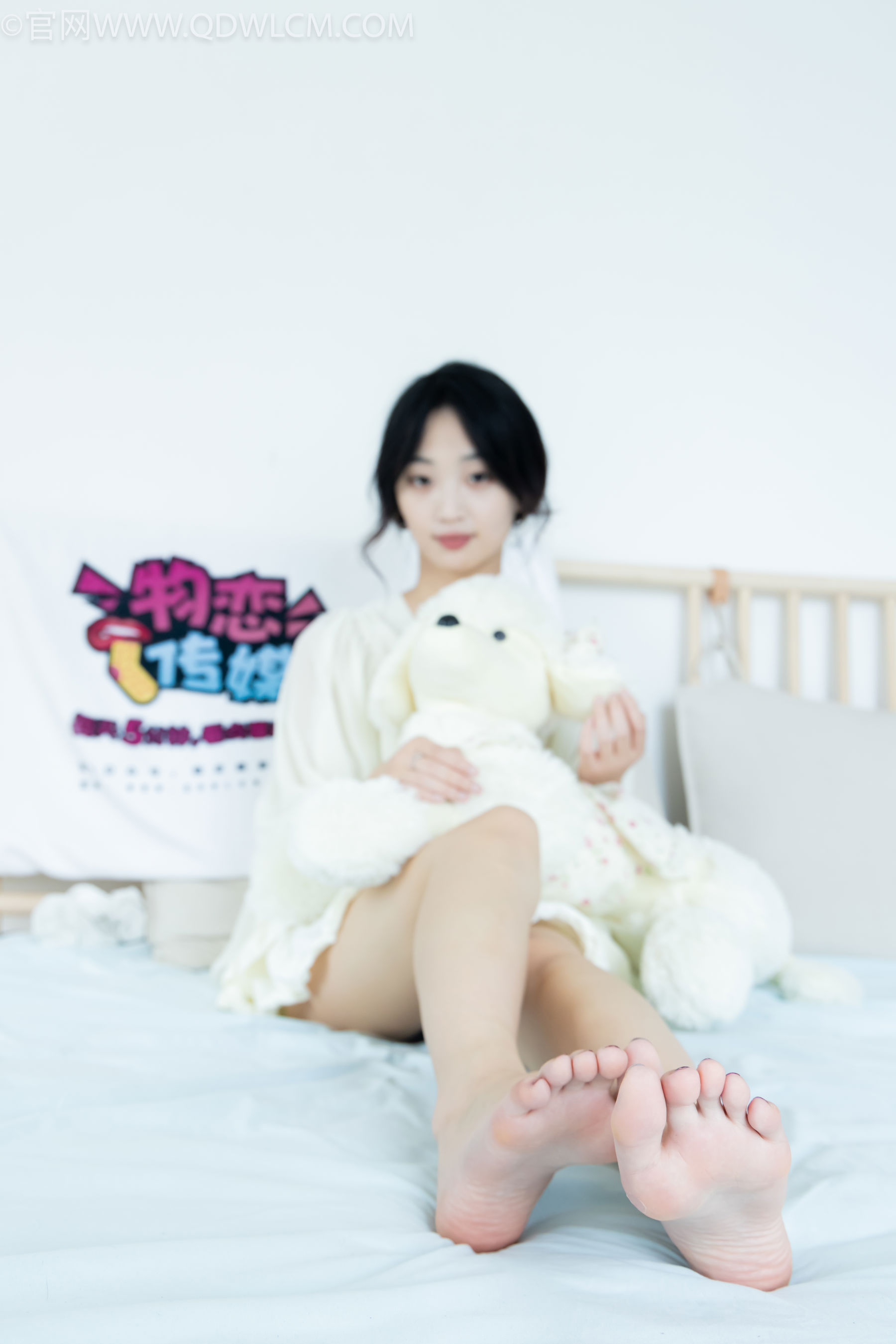 物恋传媒 No.2489 南南 - 板鞋、白棉袜、裸足/(150P)