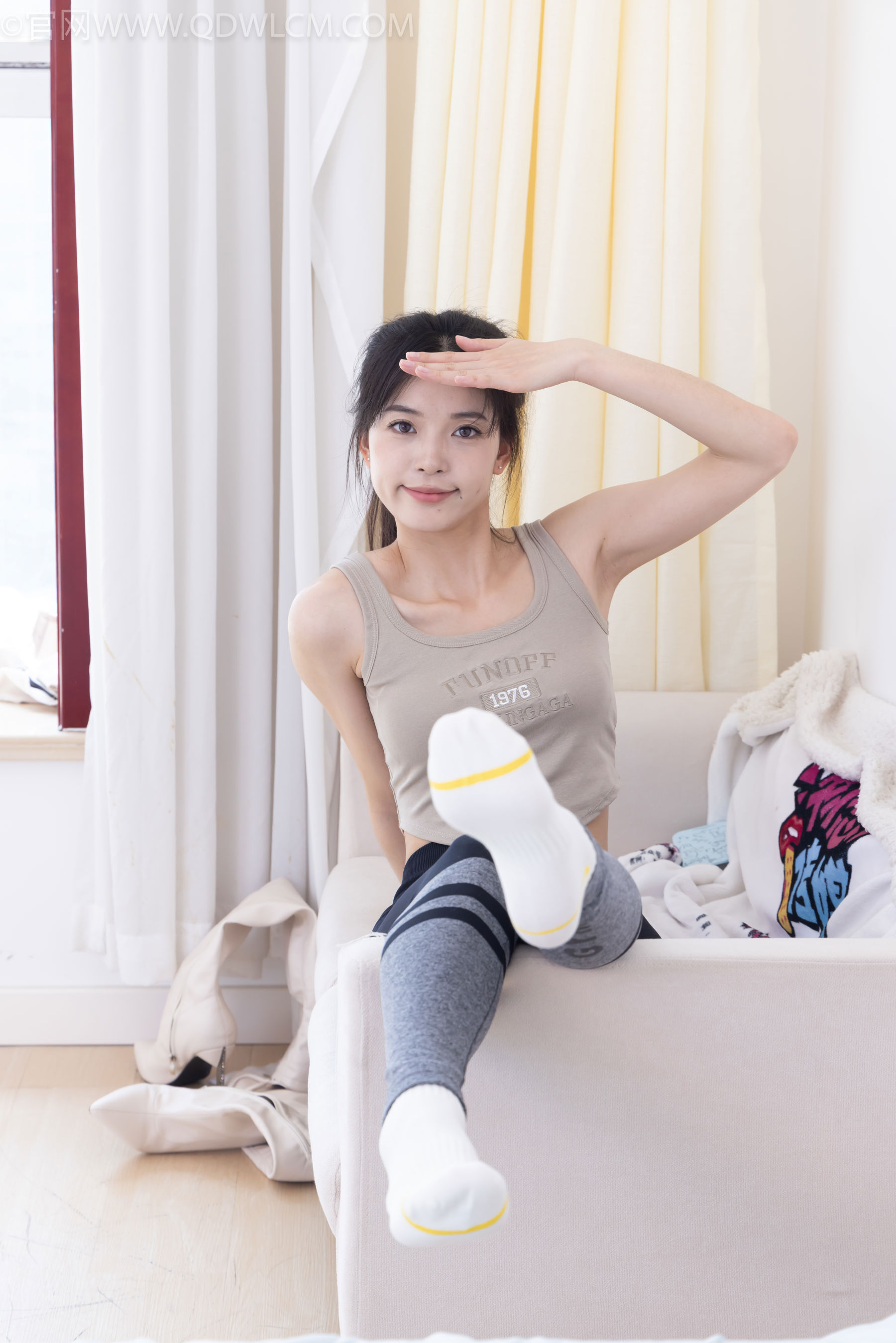 物恋传媒 No.2490 茯苓 - 长靴、白棉袜、裸足/(180P)