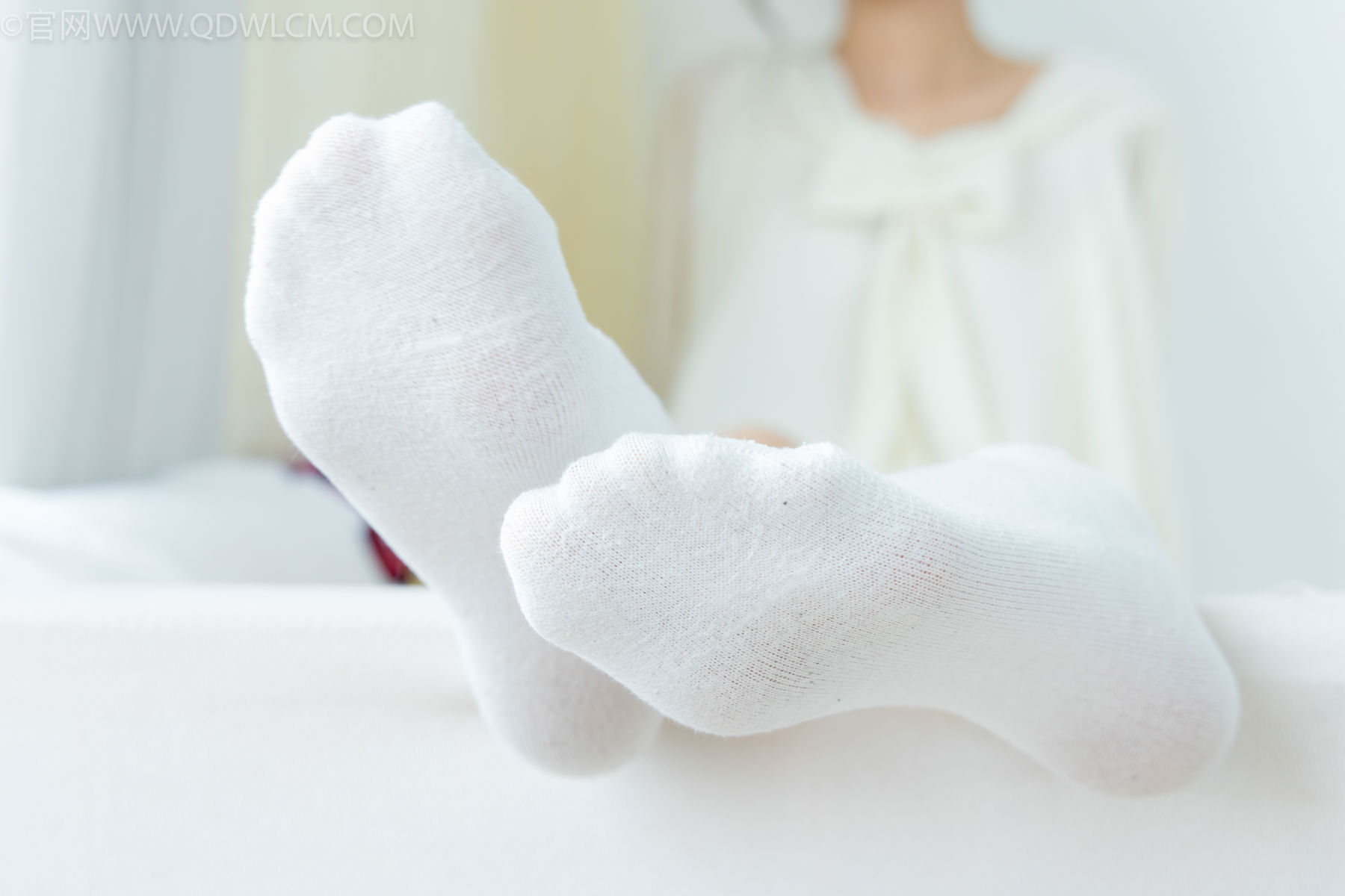 物恋传媒 No.2489 南南 - 板鞋、白棉袜、裸足/(150P)