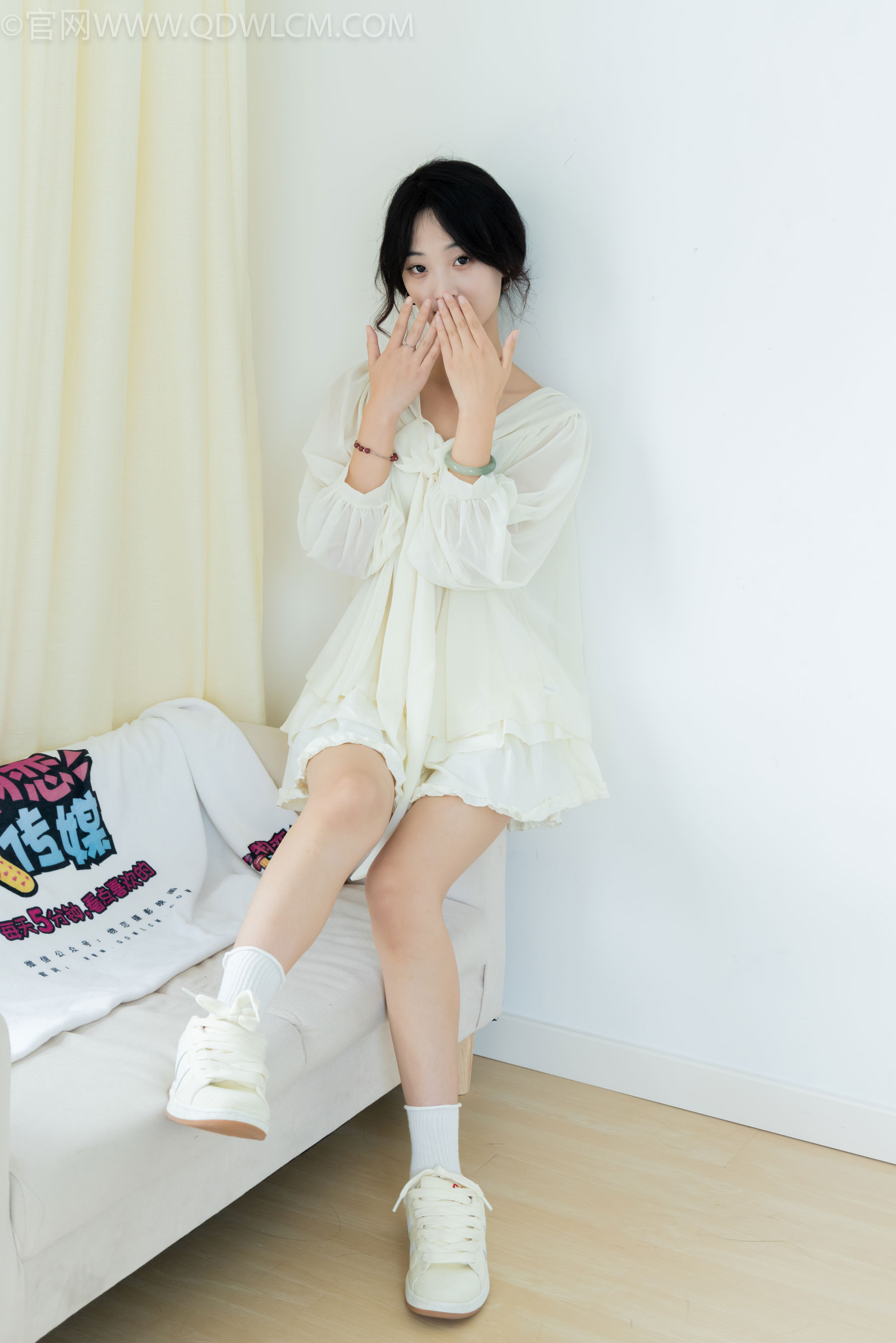 物恋传媒 No.2489 南南 - 板鞋、白棉袜、裸足/(150P)