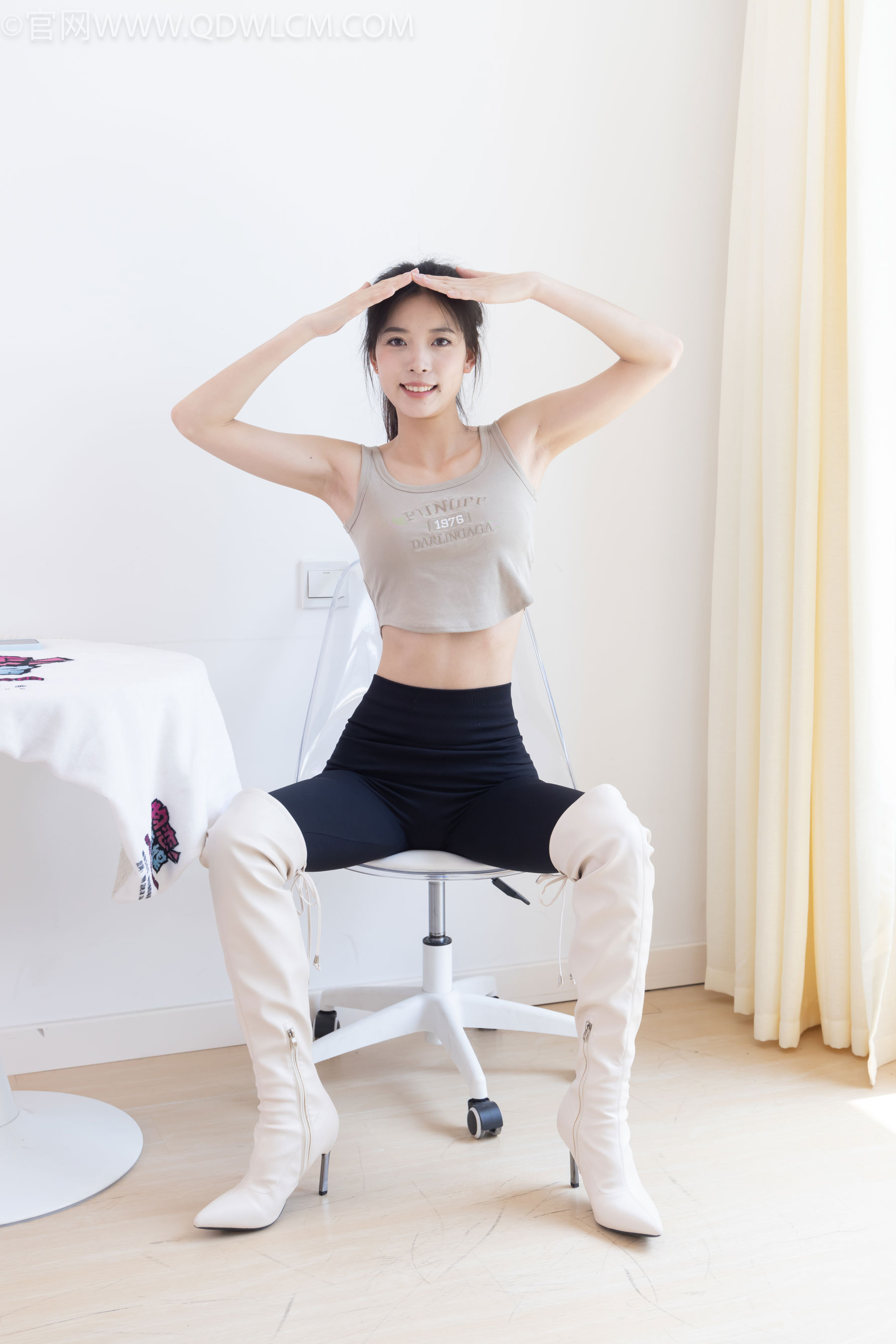 物恋传媒 No.2490 茯苓 - 长靴、白棉袜、裸足/(180P)