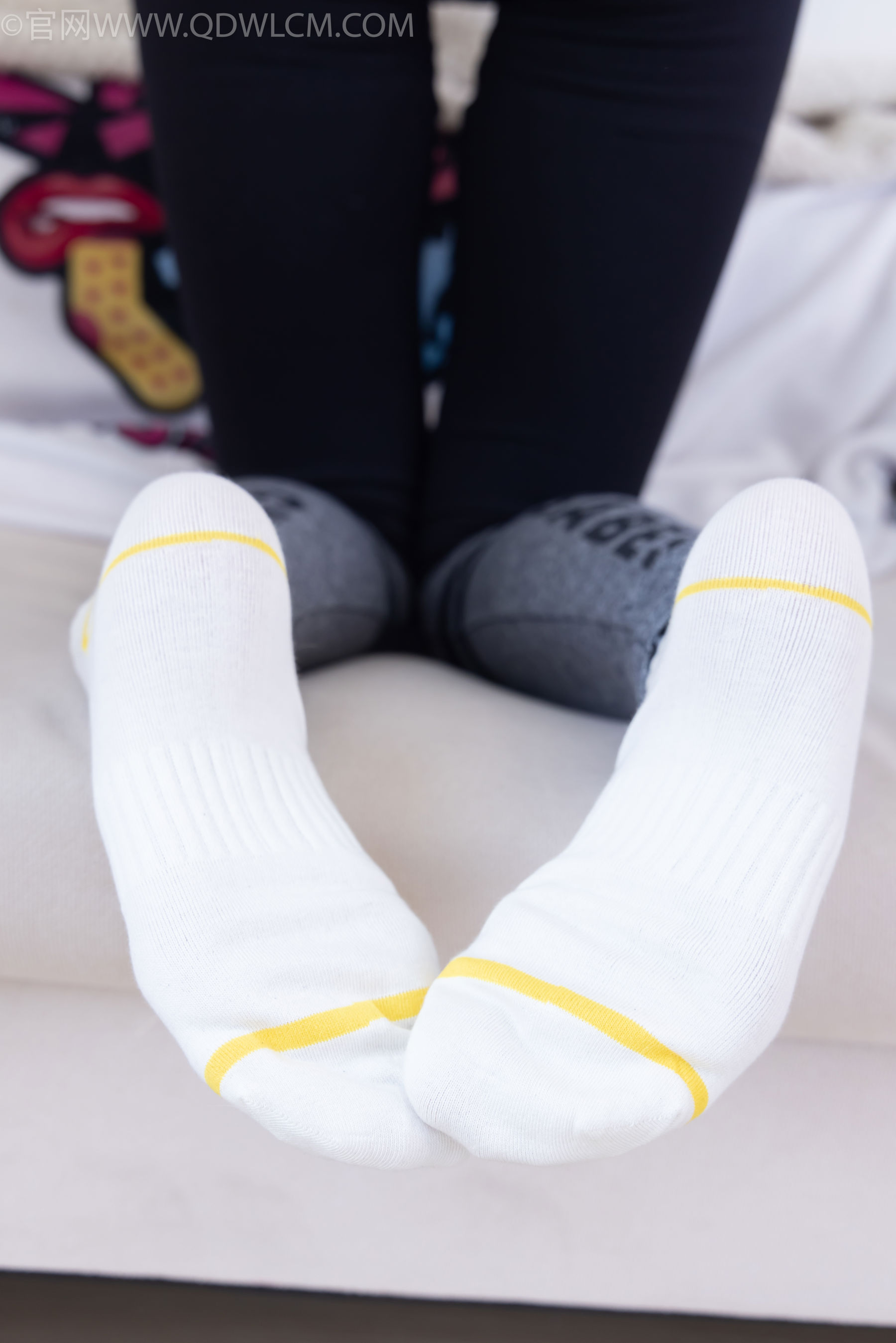 物恋传媒 No.2490 茯苓 - 长靴、白棉袜、裸足/(180P)