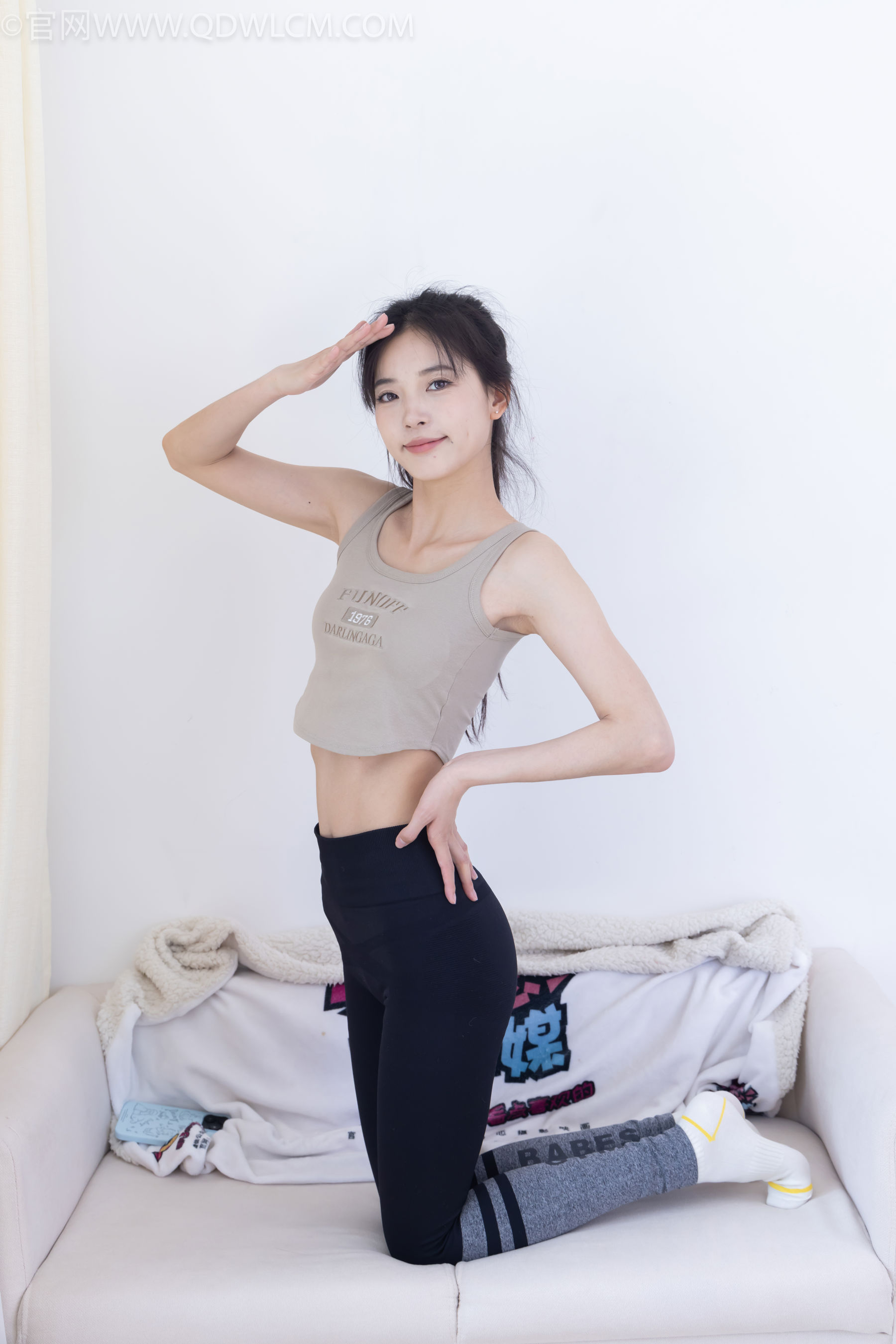 物恋传媒 No.2490 茯苓 - 长靴、白棉袜、裸足/(180P)