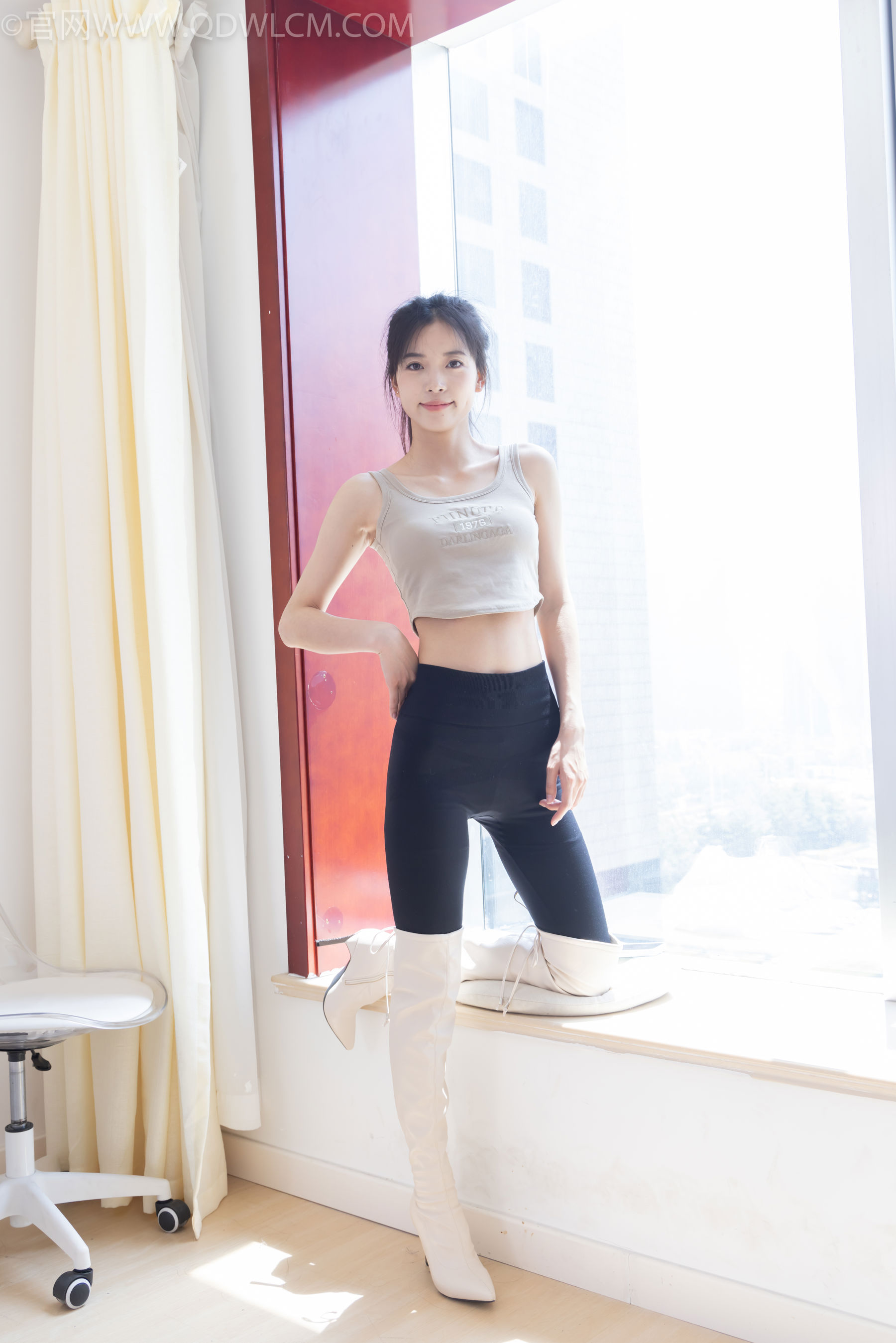 物恋传媒 No.2490 茯苓 - 长靴、白棉袜、裸足/(180P)