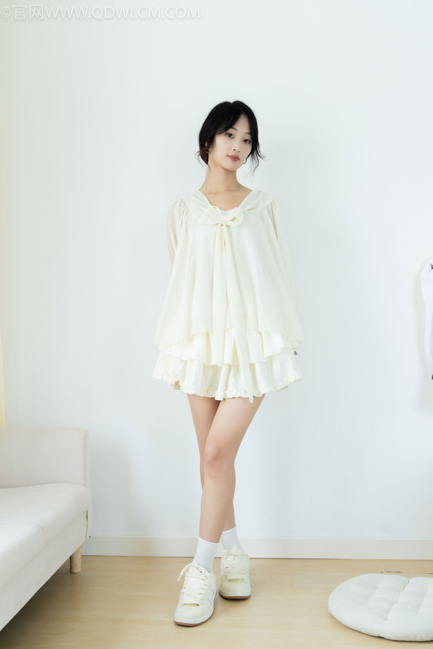 物恋传媒 No.2489 南南 - 板鞋、白棉袜、裸足/(150P)