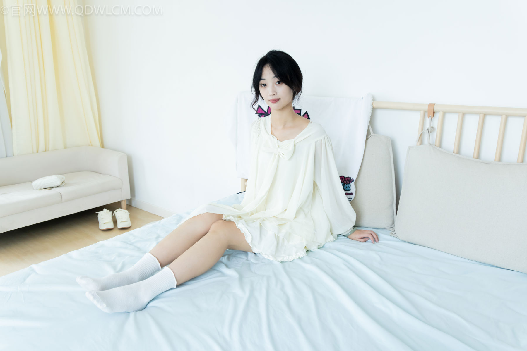 物恋传媒 No.2489 南南 - 板鞋、白棉袜、裸足/(150P)