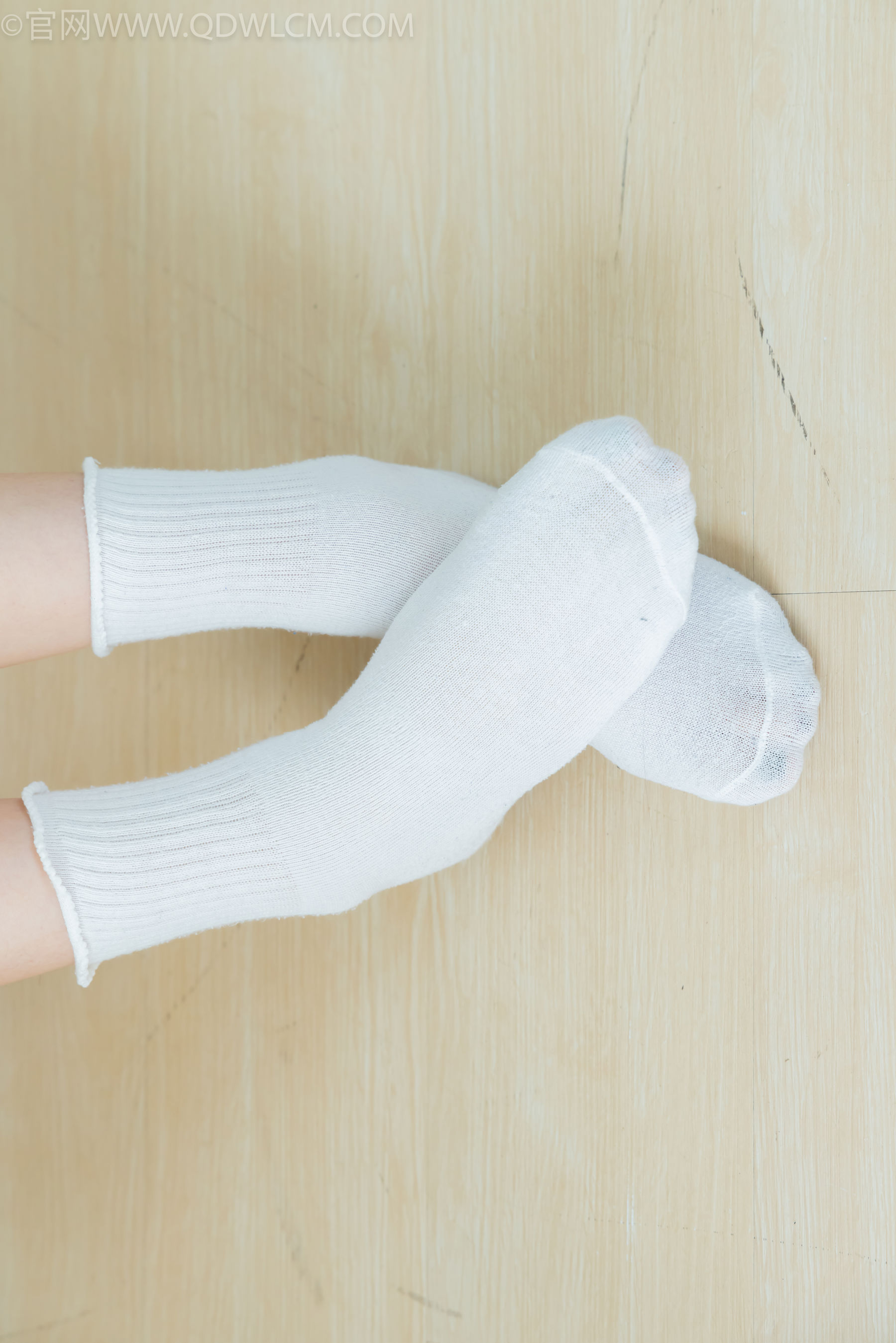 物恋传媒 No.2489 南南 - 板鞋、白棉袜、裸足/(150P)