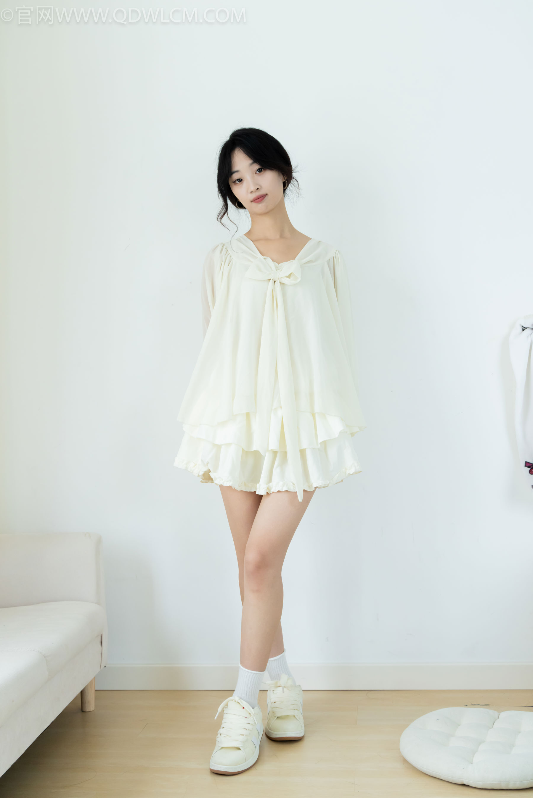 物恋传媒 No.2489 南南 - 板鞋、白棉袜、裸足/(150P)