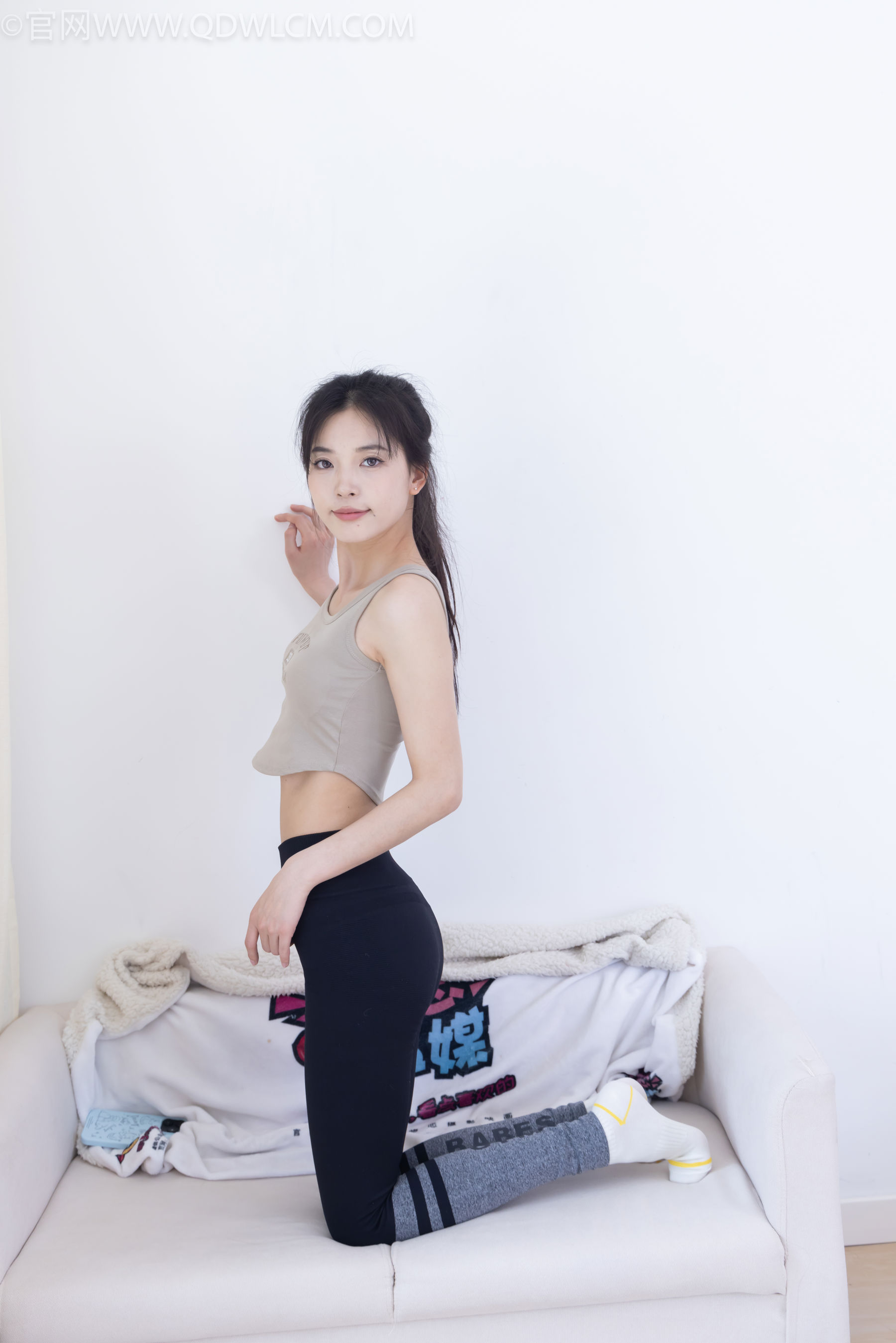 物恋传媒 No.2490 茯苓 - 长靴、白棉袜、裸足/(180P)