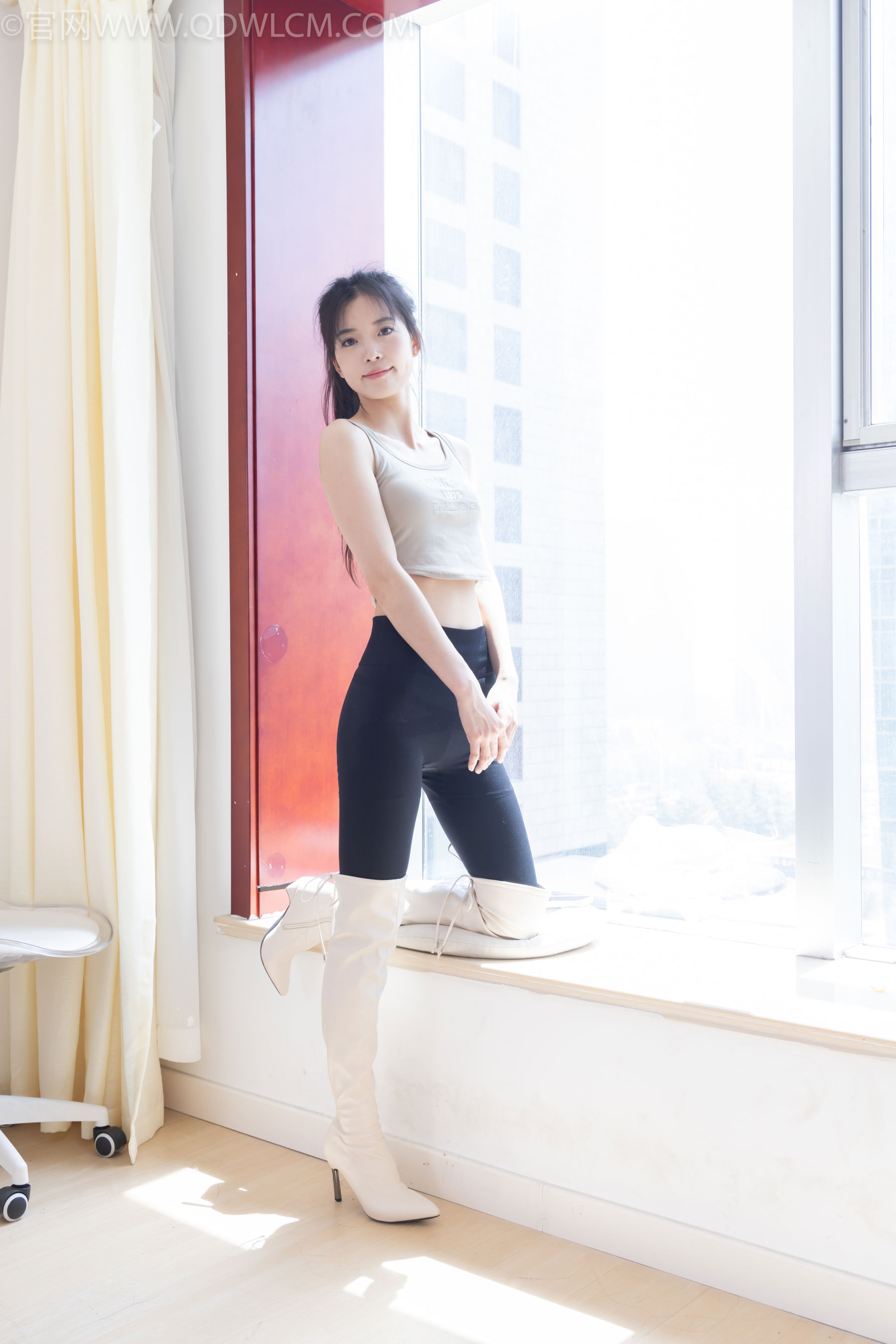 物恋传媒 No.2490 茯苓 - 长靴、白棉袜、裸足/(180P)