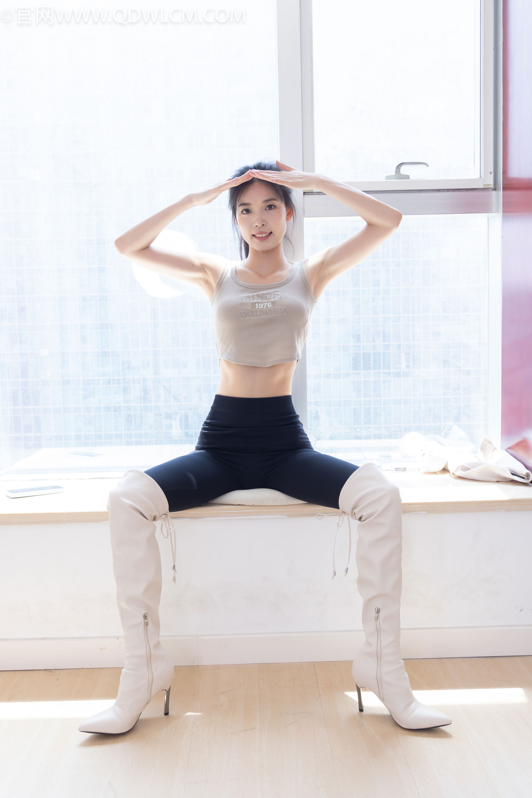 物恋传媒 No.2490 茯苓 - 长靴、白棉袜、裸足/(180P)