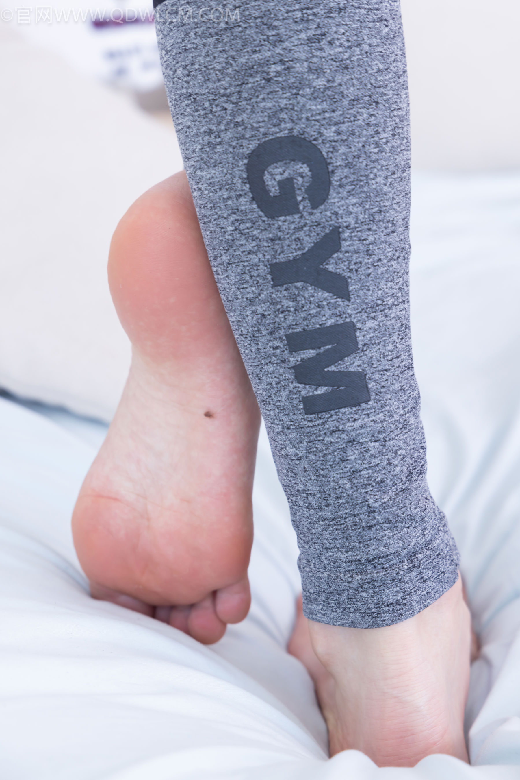 物恋传媒 No.2490 茯苓 - 长靴、白棉袜、裸足/(180P)