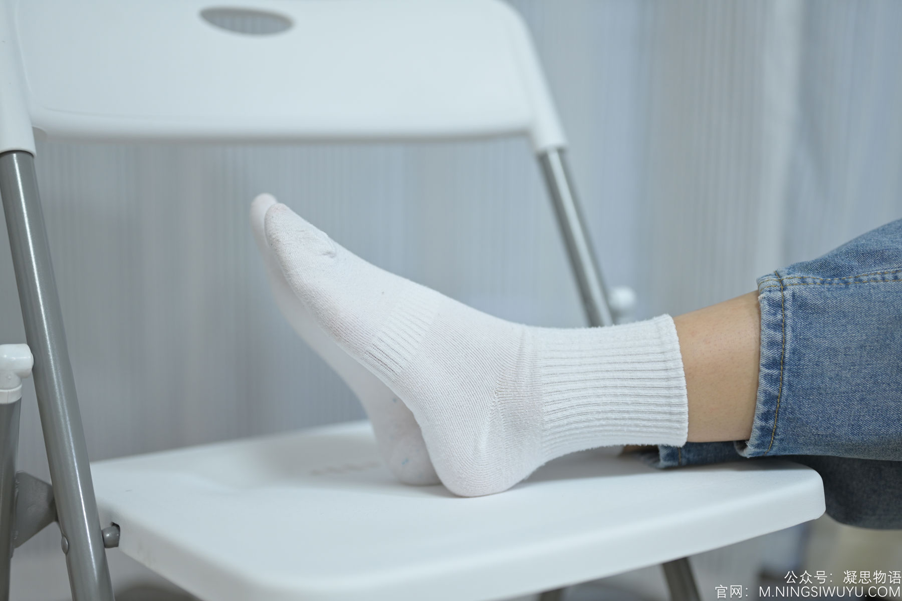 凝思摄影 No.002 木木 - T恤、短白袜、平底鞋/(140P)