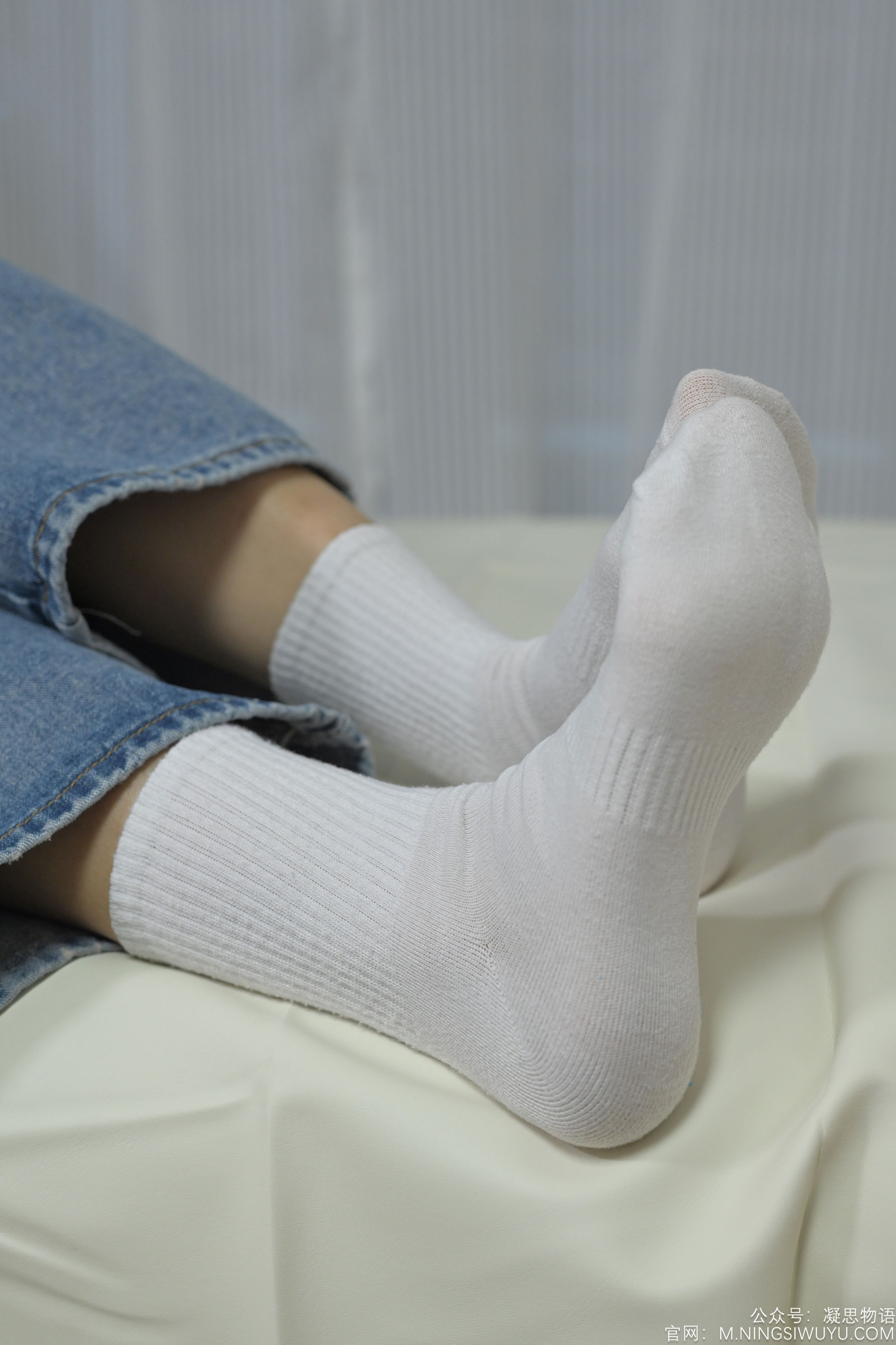 凝思摄影 No.002 木木 - T恤、短白袜、平底鞋/(140P)