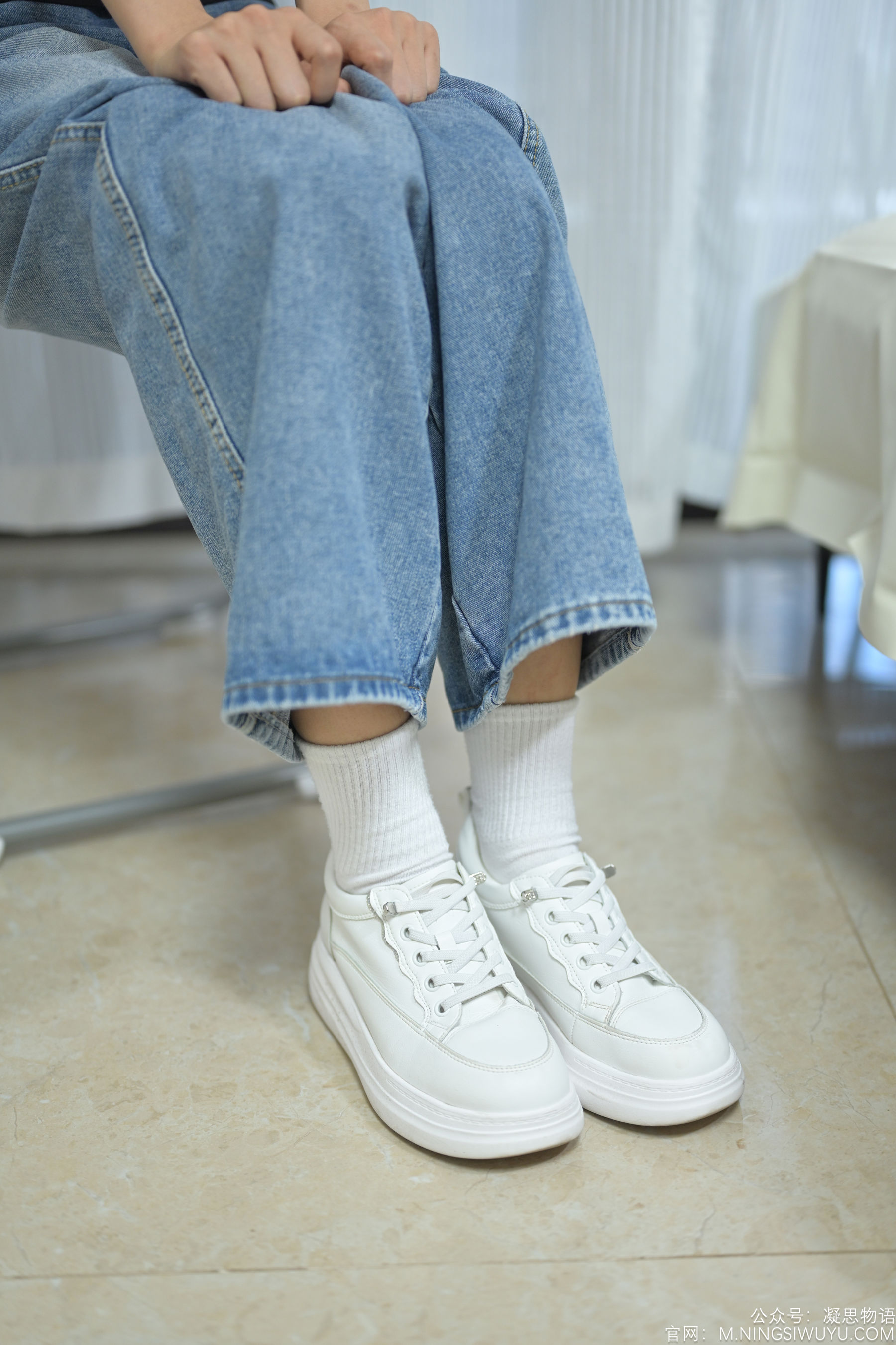 凝思摄影 No.002 木木 - T恤、短白袜、平底鞋/(140P)