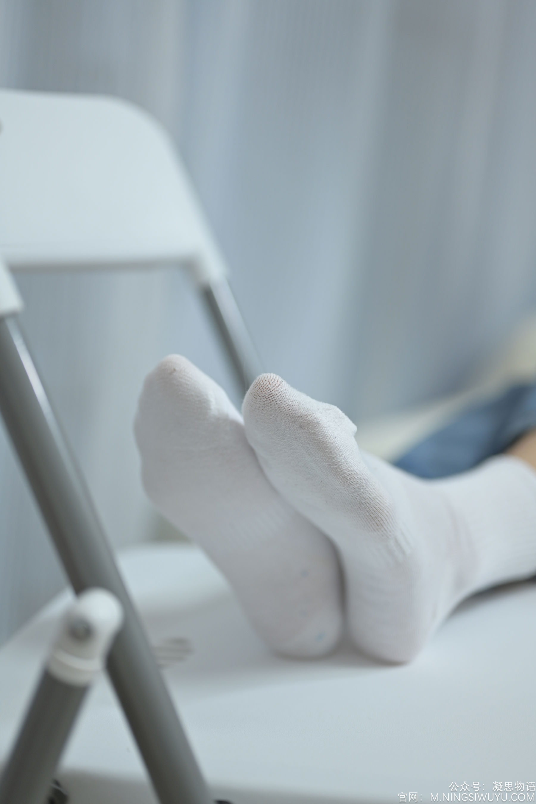 凝思摄影 No.002 木木 - T恤、短白袜、平底鞋/(140P)