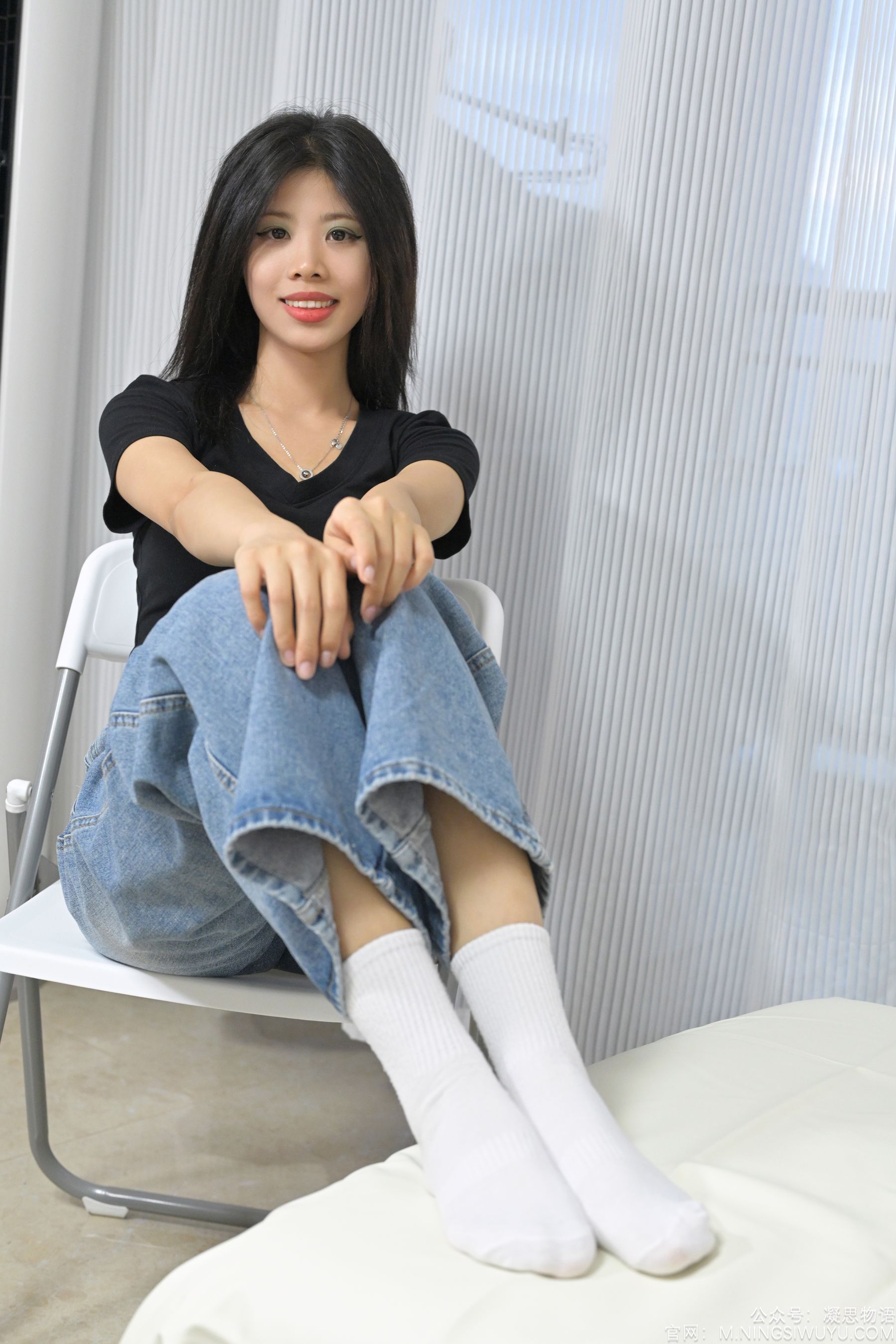 凝思摄影 No.002 木木 - T恤、短白袜、平底鞋/(140P)