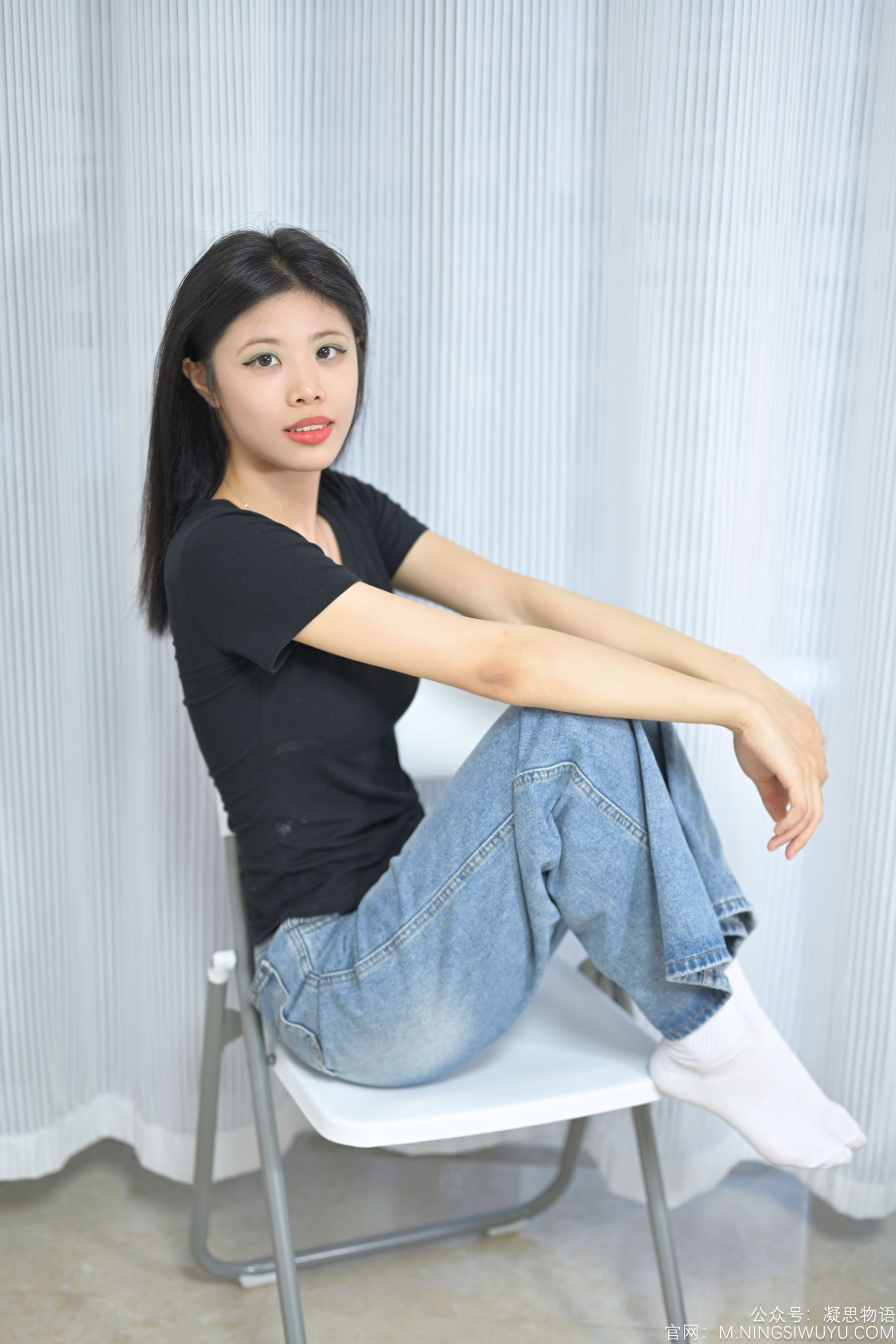 凝思摄影 No.002 木木 - T恤、短白袜、平底鞋/(140P)