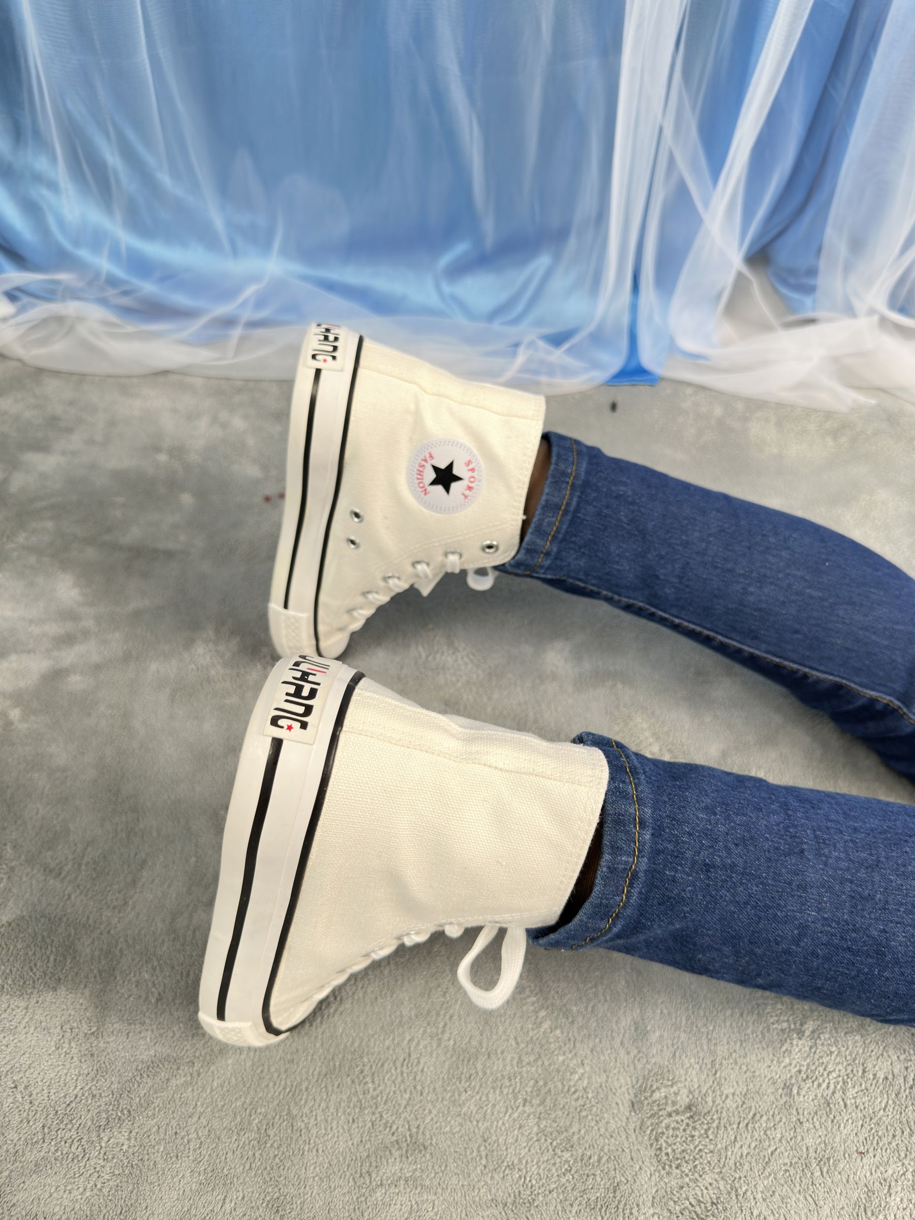 三禾摄影 No.024 牛仔裤里丝 帆布鞋 高跟/(201P)