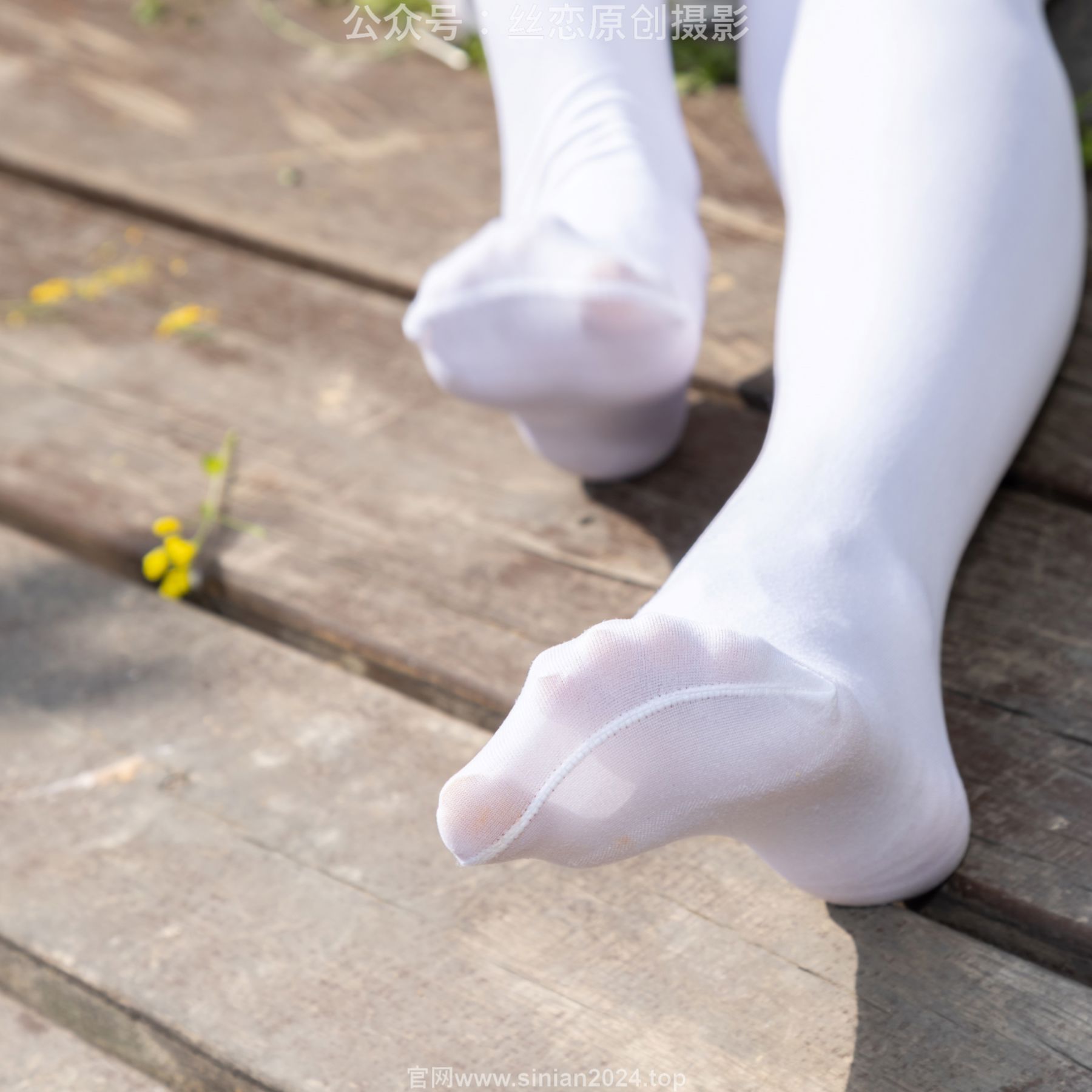 丝恋摄影 No.007 小梦 - 白色JK 超短裙 白色丝袜 黑色皮鞋/(285P)