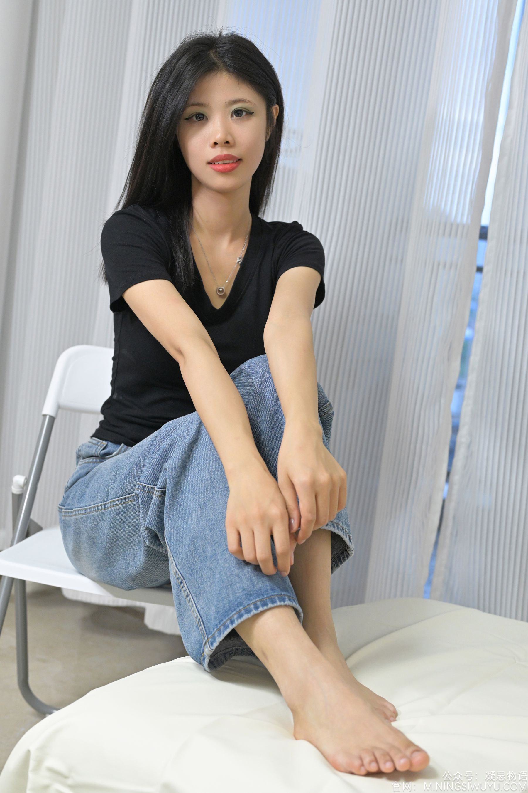 凝思摄影 No.002 木木 - T恤、短白袜、平底鞋/(140P)