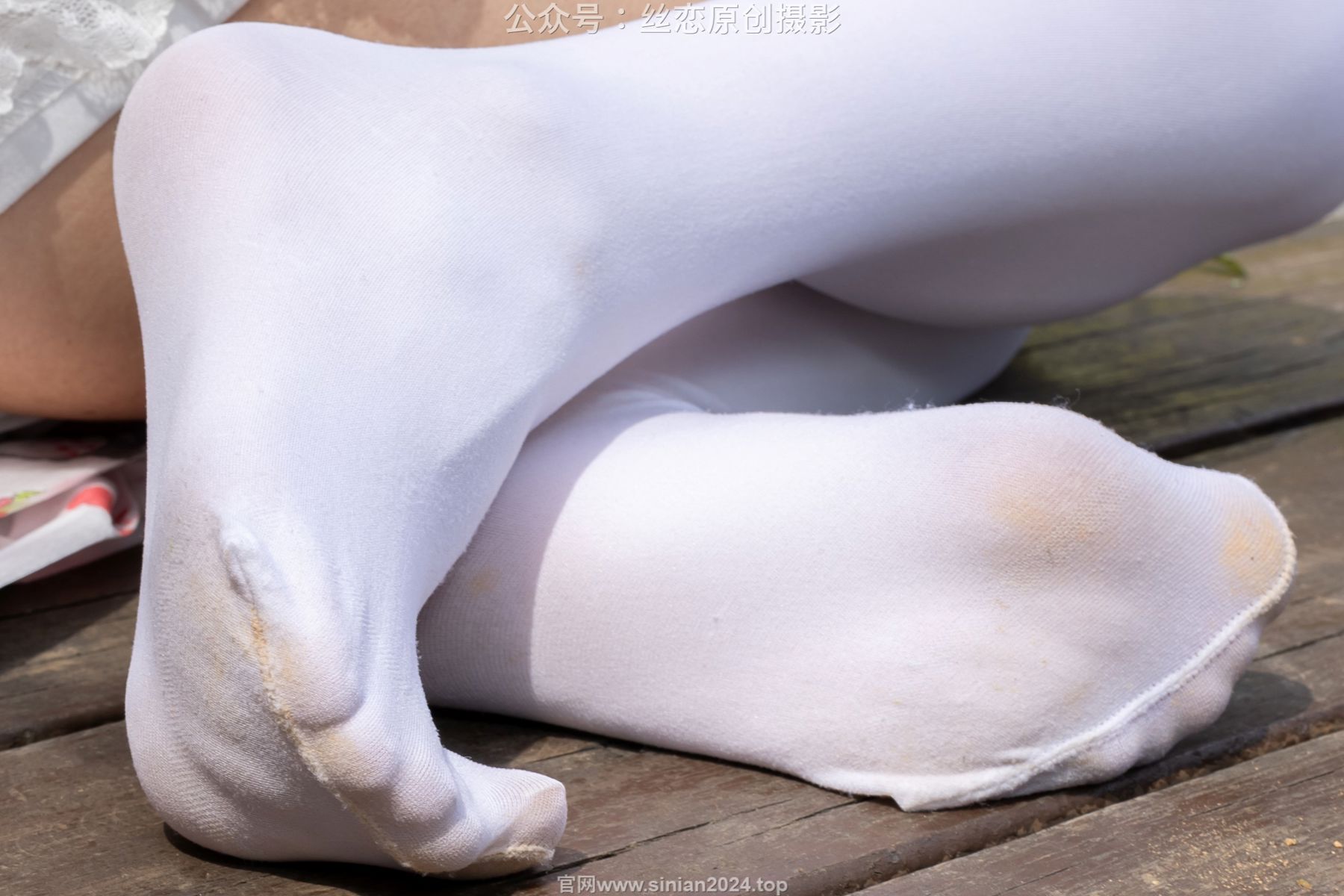 丝恋摄影 No.007 小梦 - 白色JK 超短裙 白色丝袜 黑色皮鞋/(285P)