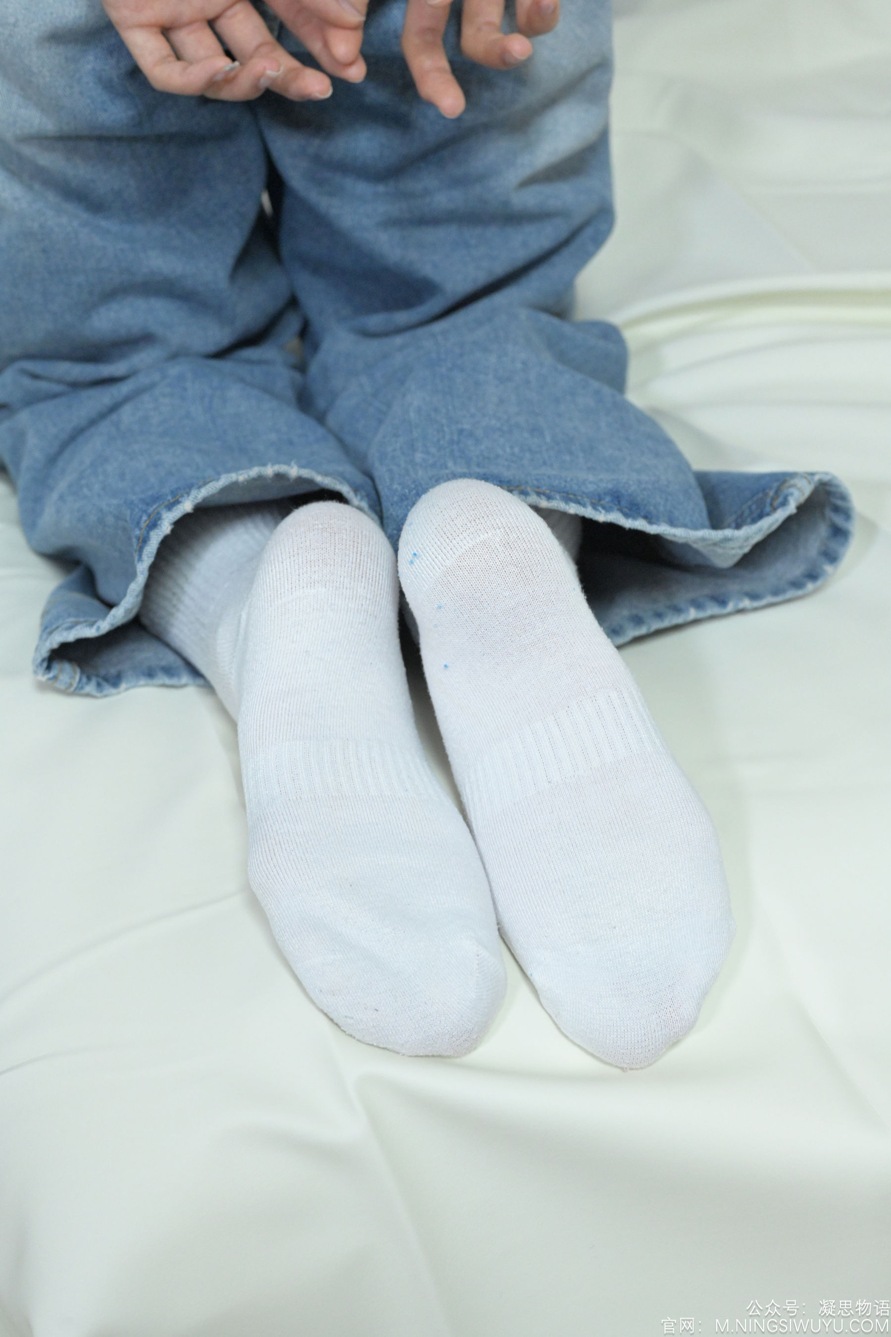 凝思摄影 No.002 木木 - T恤、短白袜、平底鞋/(140P)