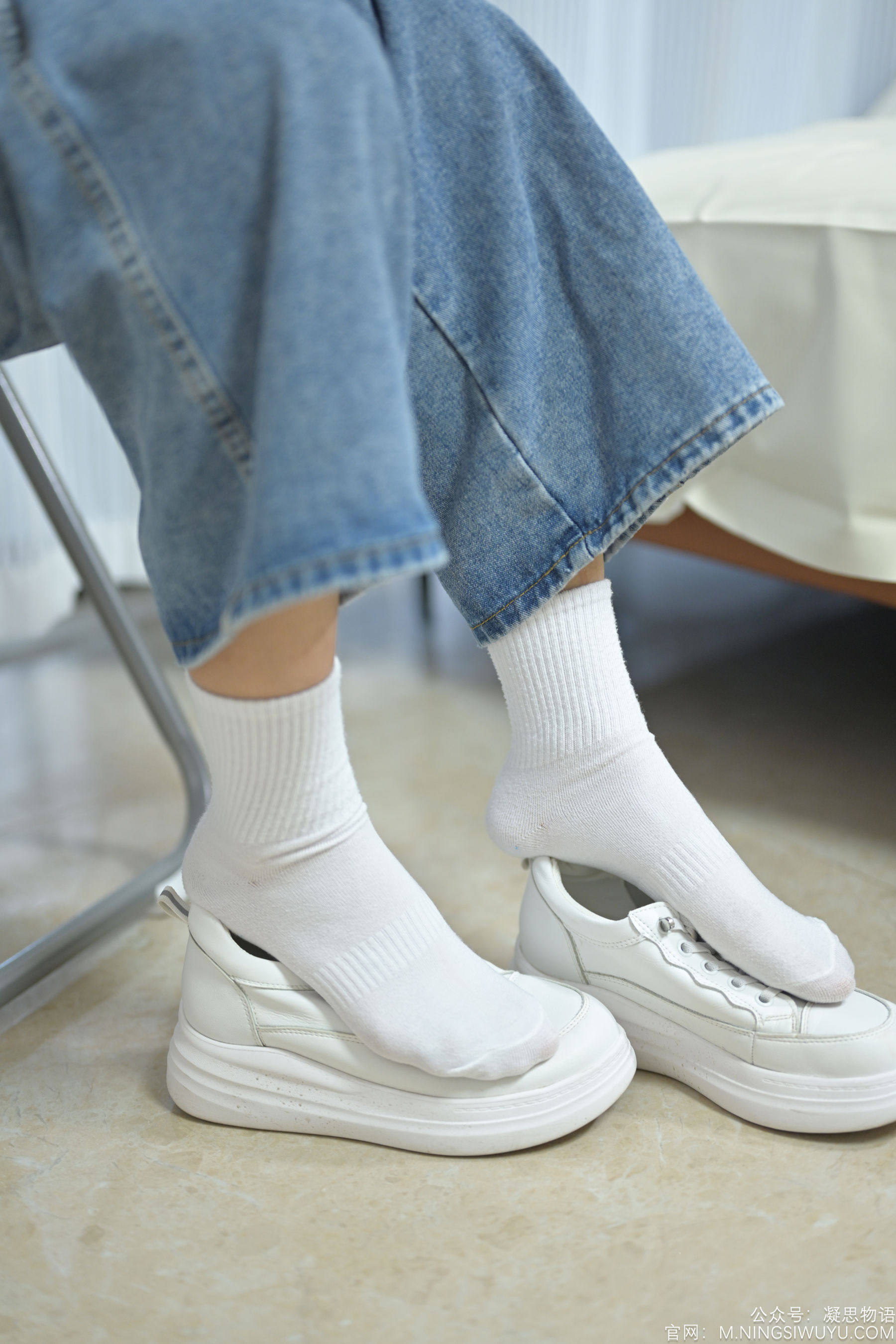 凝思摄影 No.002 木木 - T恤、短白袜、平底鞋/(140P)