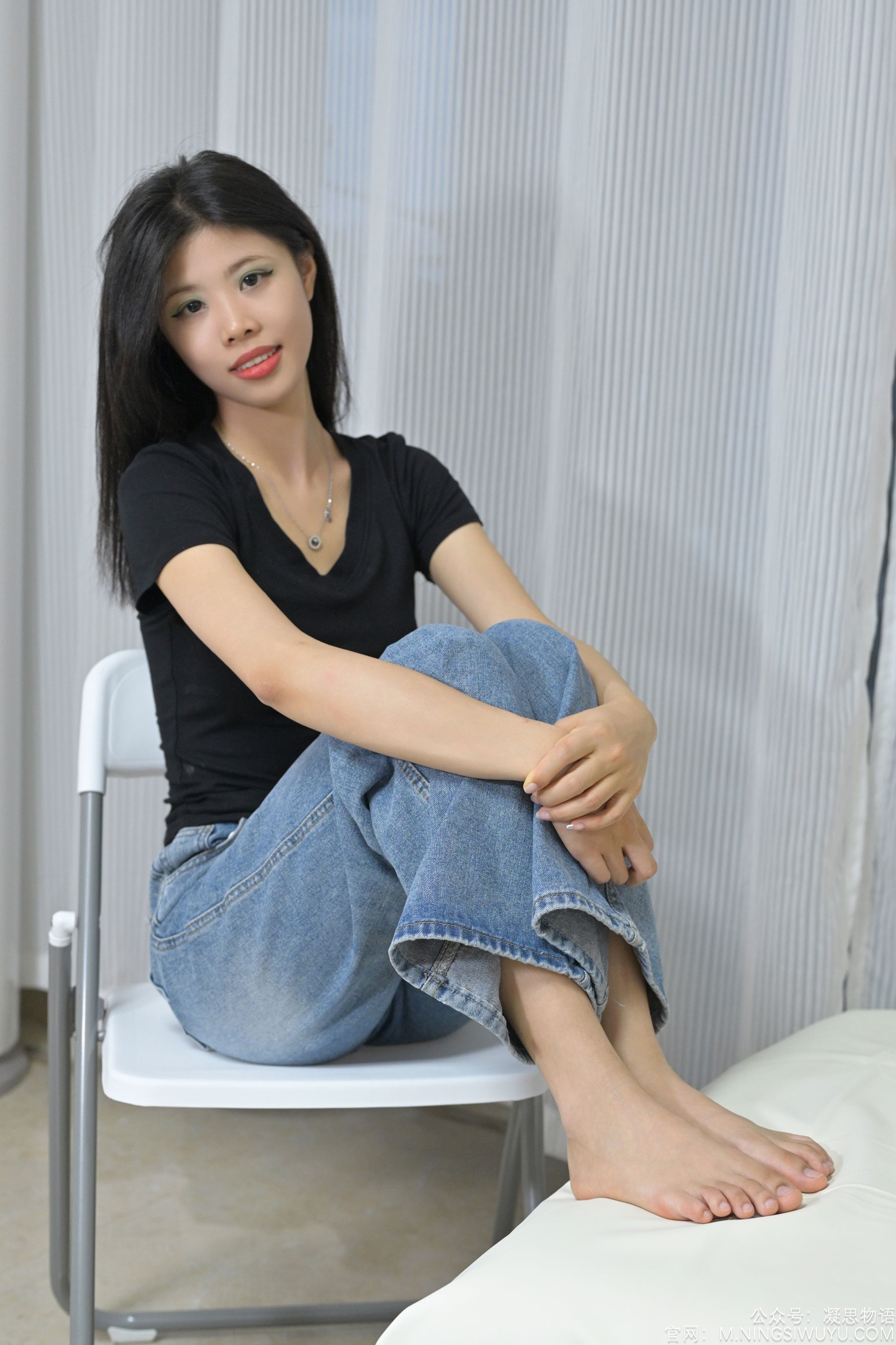 凝思摄影 No.002 木木 - T恤、短白袜、平底鞋/(140P)