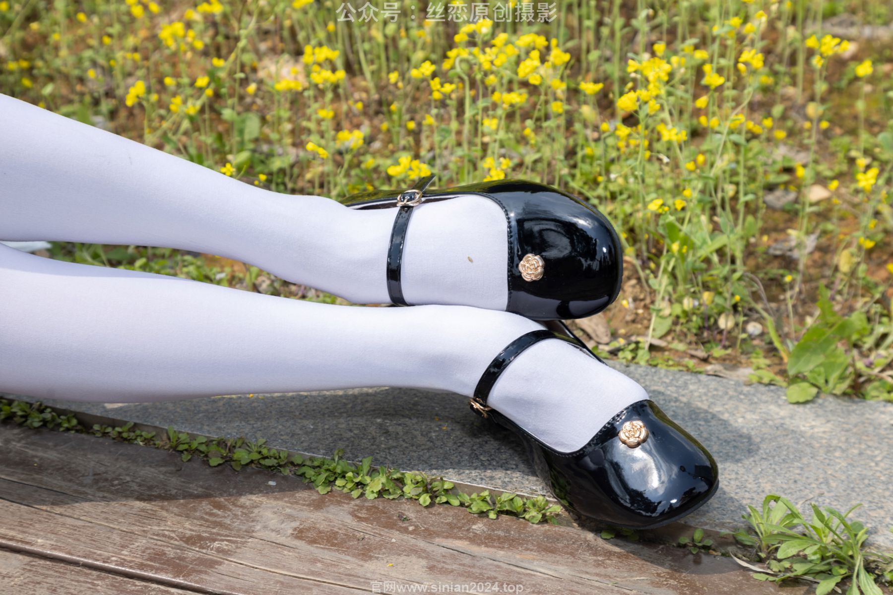 丝恋摄影 No.007 小梦 - 白色JK 超短裙 白色丝袜 黑色皮鞋/(285P)