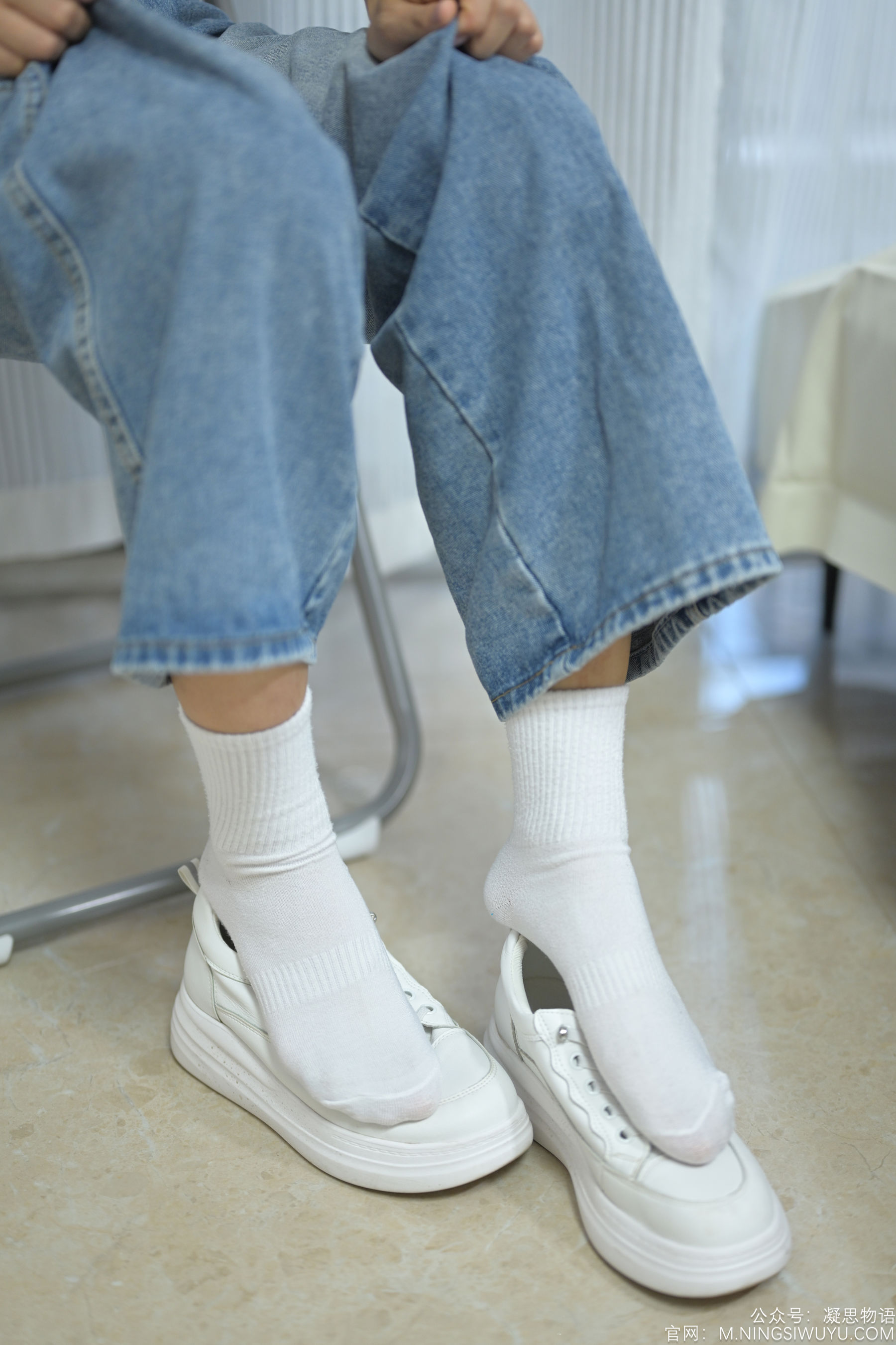 凝思摄影 No.002 木木 - T恤、短白袜、平底鞋/(140P)