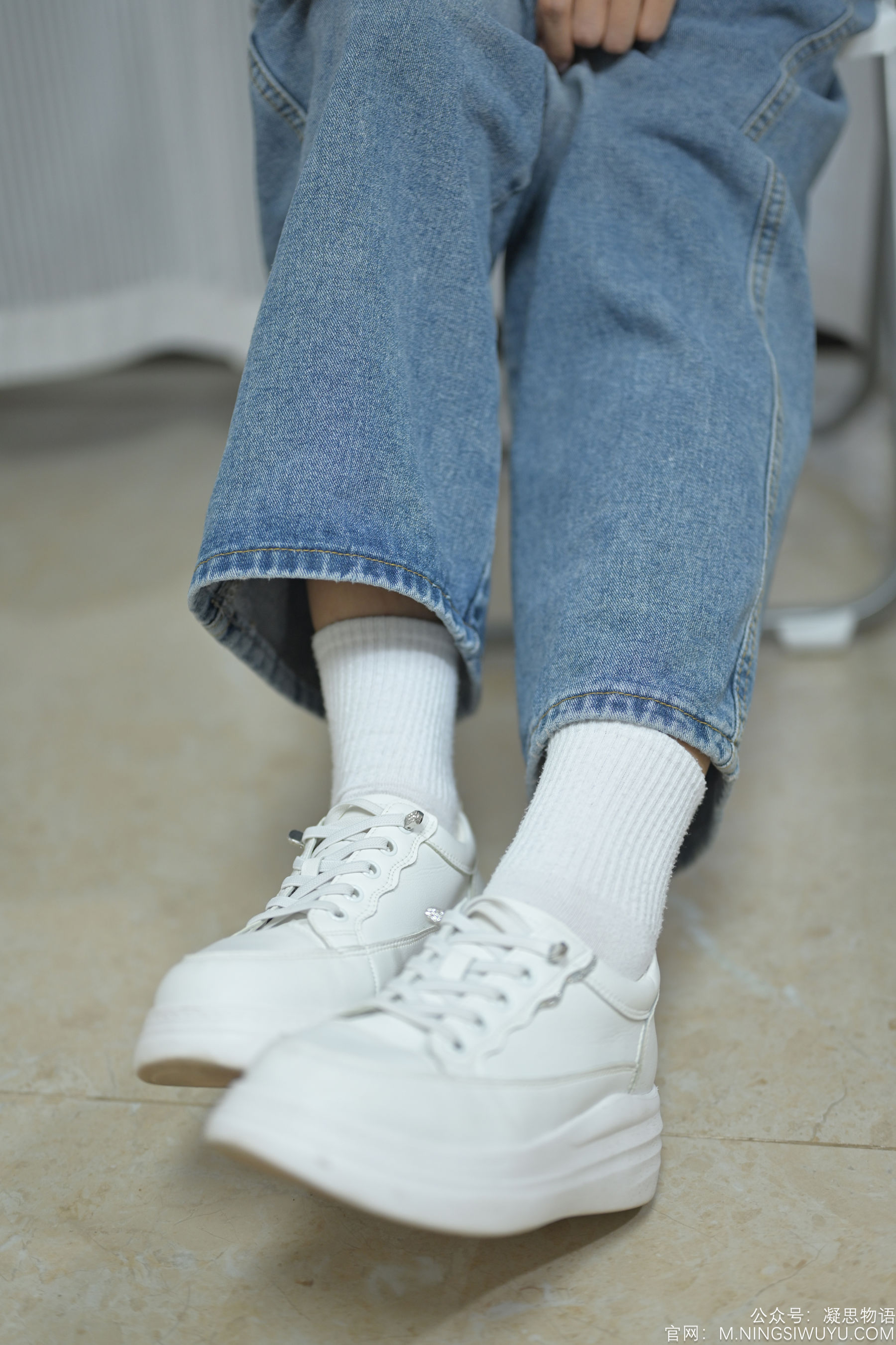 凝思摄影 No.002 木木 - T恤、短白袜、平底鞋/(140P)